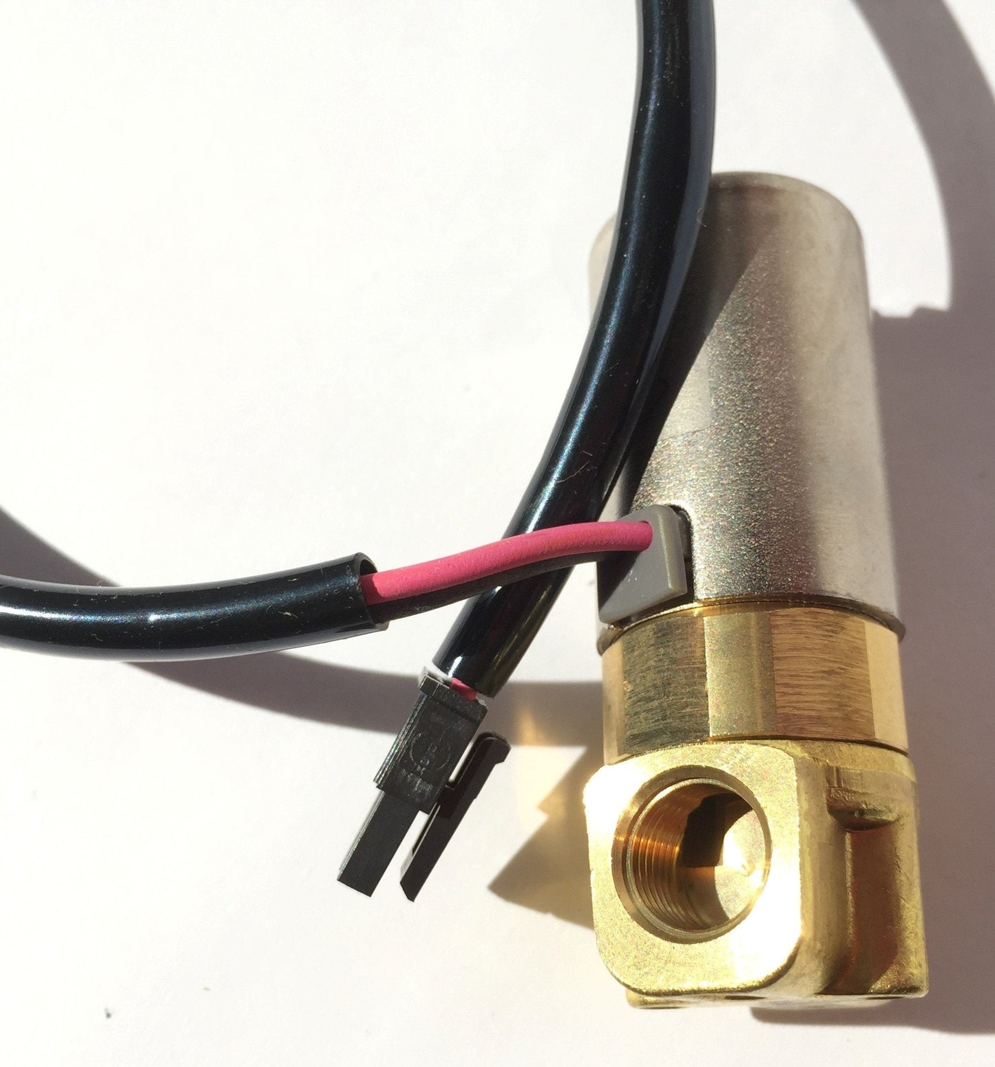 New SMC VDW21-5G-2-01F-Q Compact Direct Operated Solenoid Valve 2-Port, 1/8" 24VDC