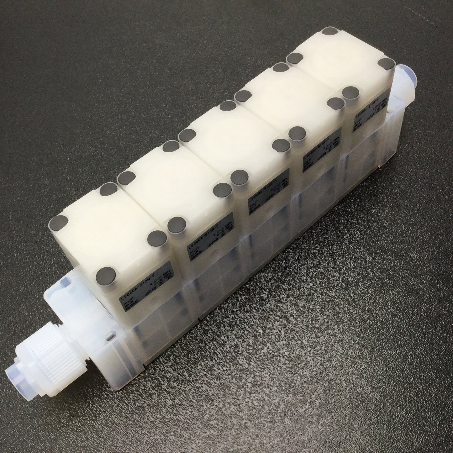 New Bank Of 5 SMC LVC40A-S13N-F High Purity Chemical Valves On LLC4A-05-S19 Manifold