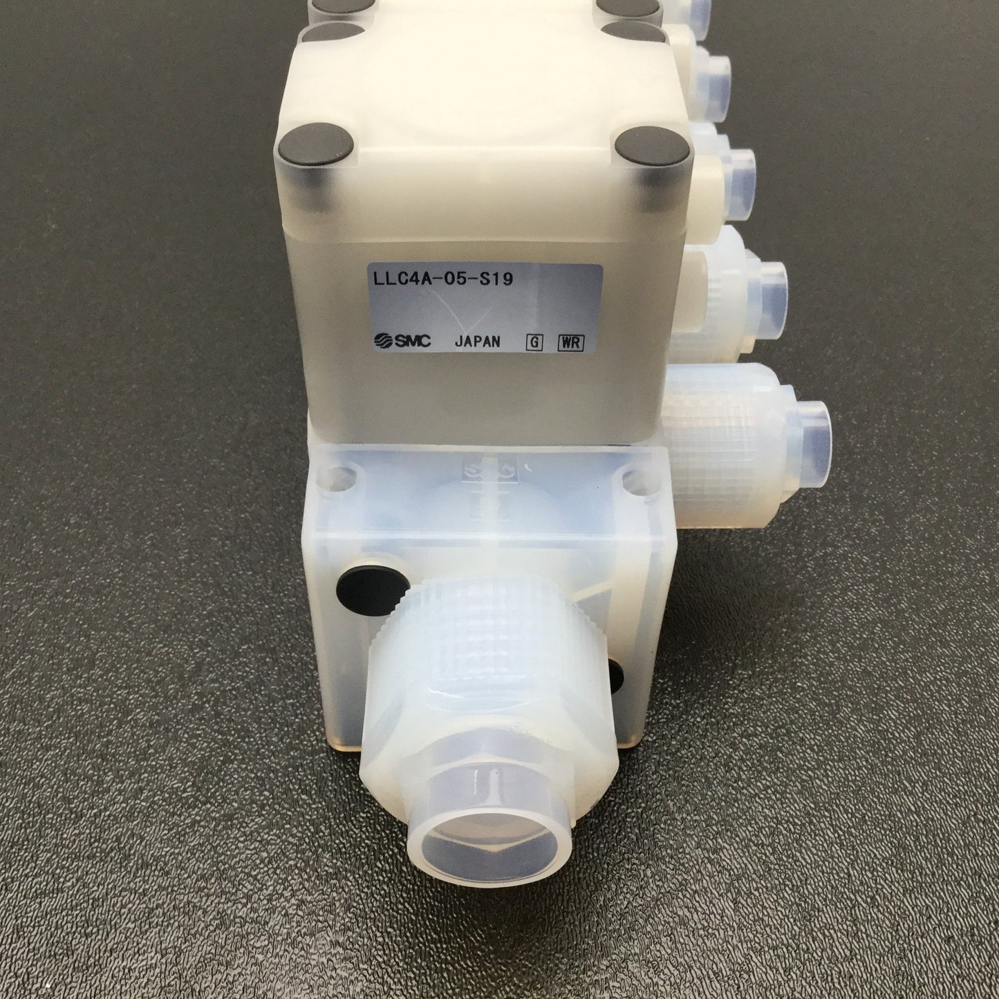 New Bank Of 5 SMC LVC40A-S13N-F High Purity Chemical Valves On LLC4A-05-S19 Manifold