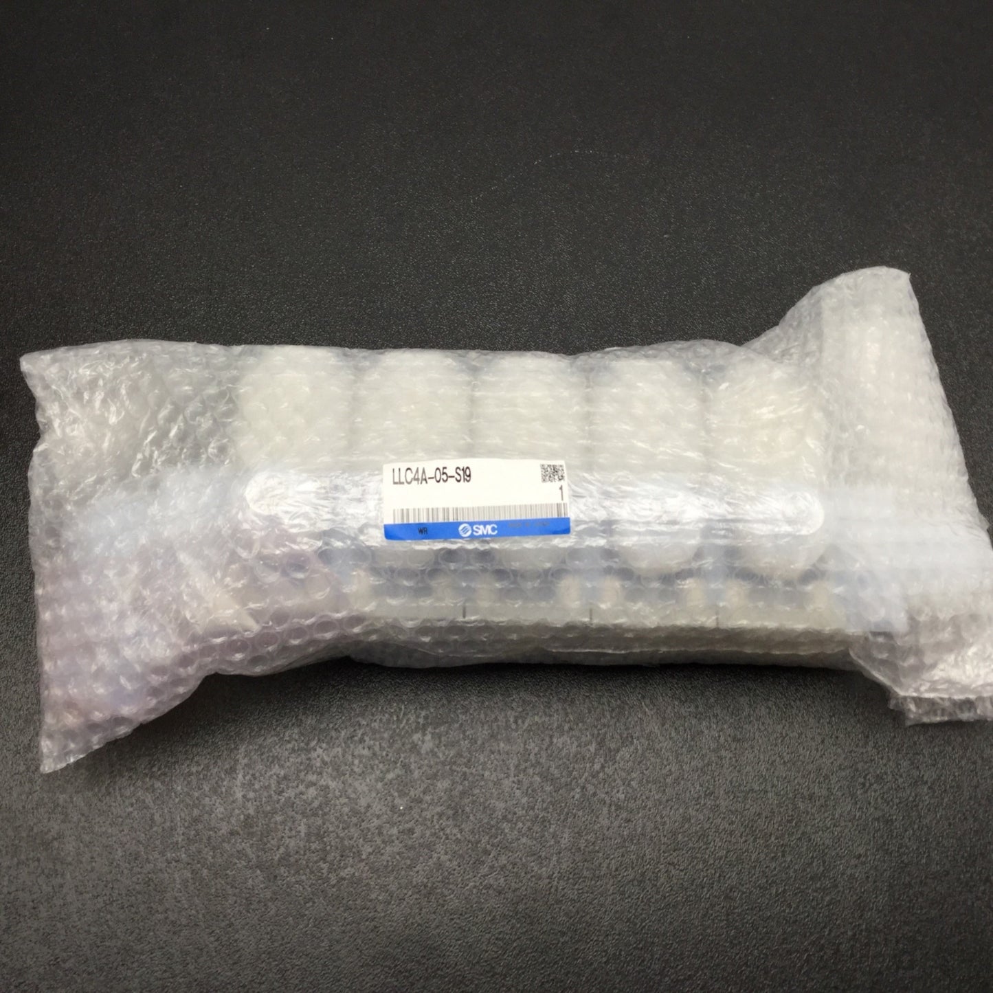 New Bank Of 5 SMC LVC40A-S13N-F High Purity Chemical Valves On LLC4A-05-S19 Manifold