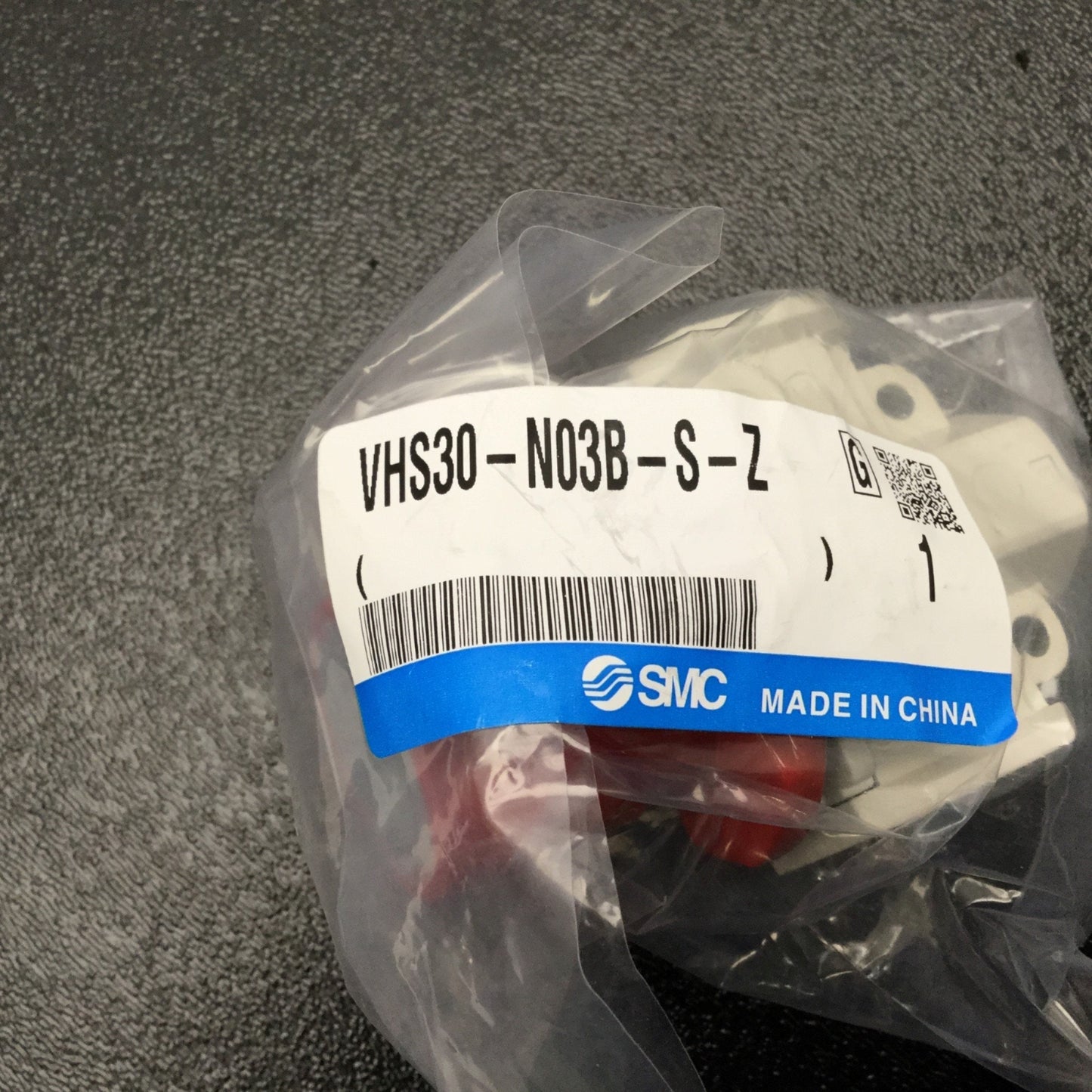 New SMC VHS30-N03B-S-Z 3-Port Lock Out Pressure Relief Valve In/Out Port: 3/8"NPT