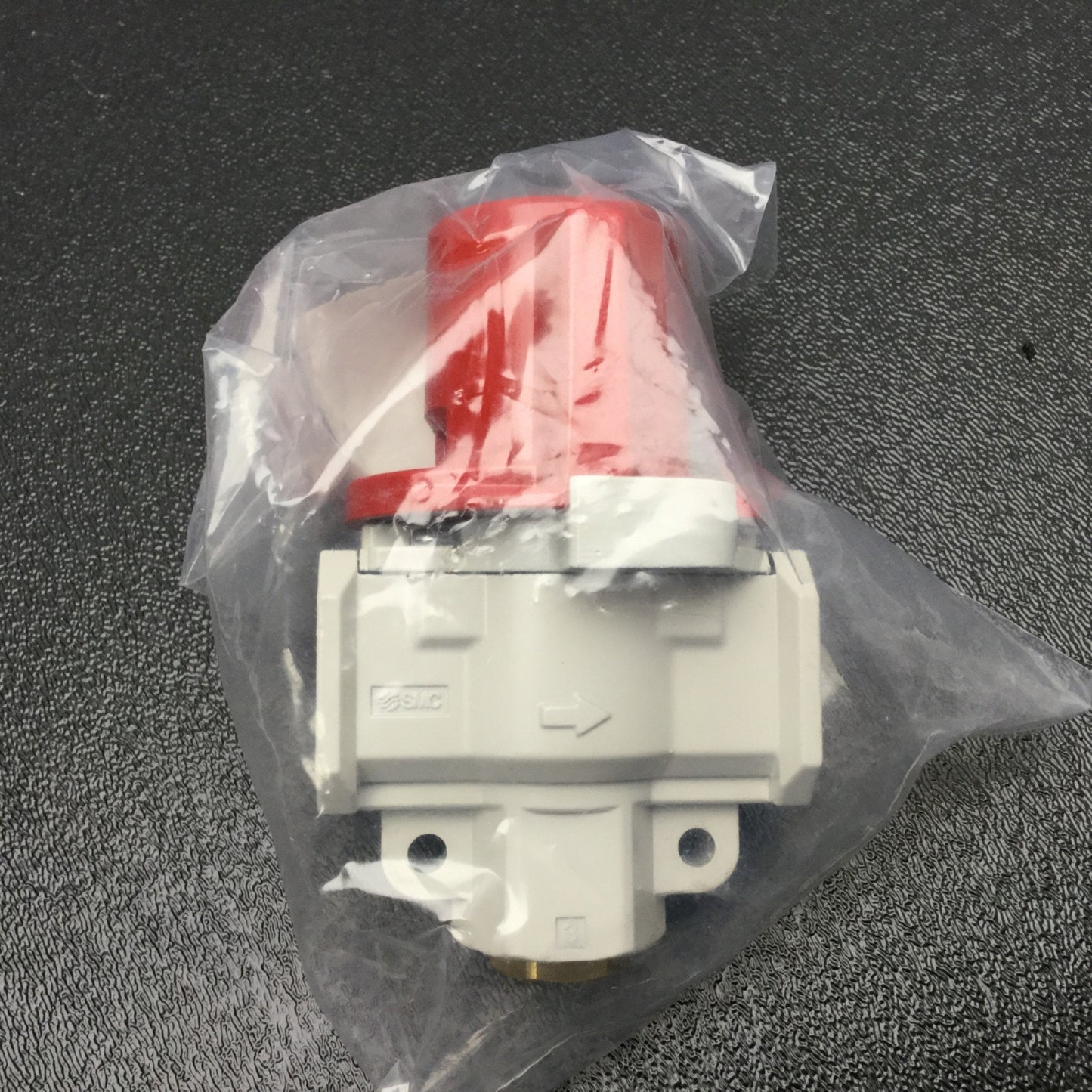 New SMC VHS30-N03B-S-Z 3-Port Lock Out Pressure Relief Valve In/Out Port: 3/8"NPT