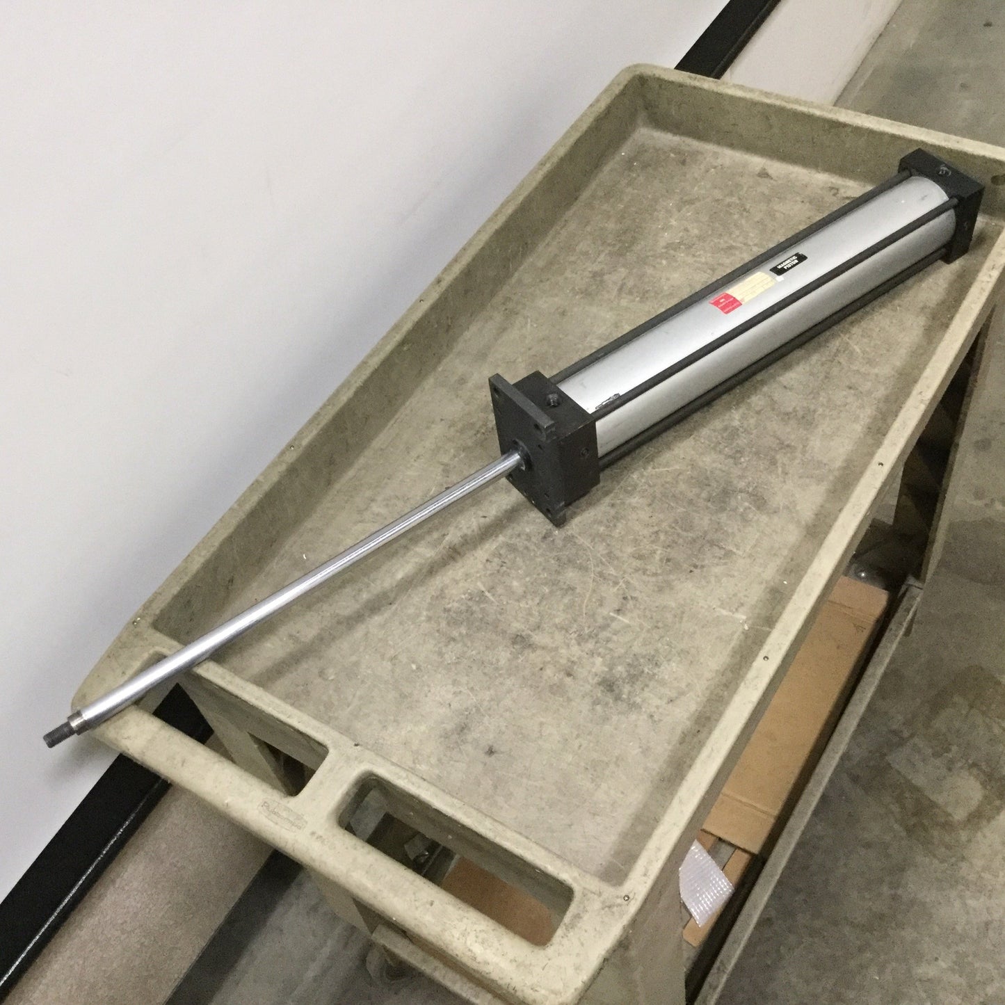 Used Norgren CE15A-D04-AMX90 Pneumatic Cylinder, Bore: 2.5", Stroke: 15", 1/4" NPT