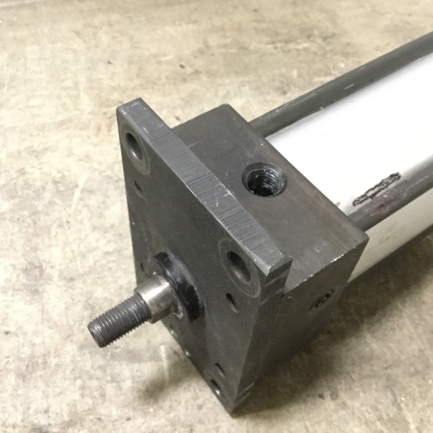 Used Norgren CE15A-D04-AMX90 Pneumatic Cylinder, Bore: 2.5", Stroke: 15", 1/4" NPT