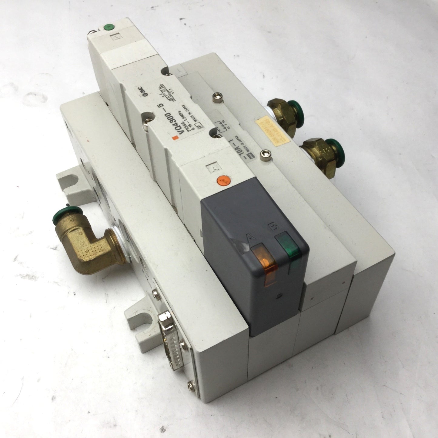 Used Manifold SMC VQ4300-5 Solenoid Valve VVQ4000-10A-1 Throttle Valve Spacer, 5-Port