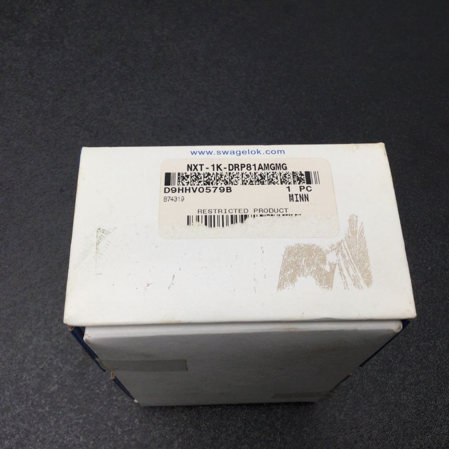 New – Open box Swagelok NXT-1K-DRP81AMGMG Ultrahigh-Purity Fluoropolymer Diaphragm Valve Body