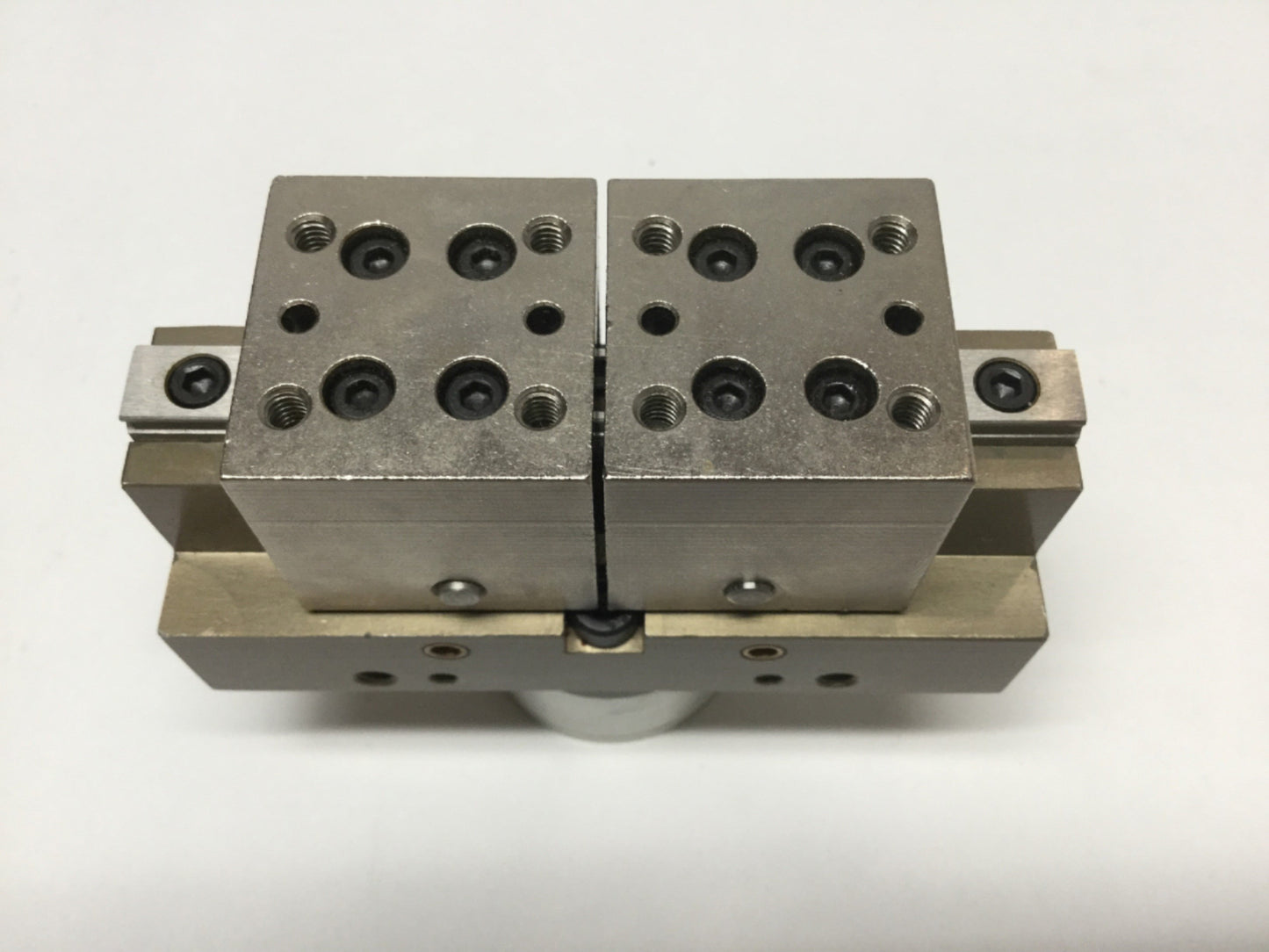 Used Barrington Automation B-1TPX True Parallel Double-Acting Gripper, 0.68" Stroke