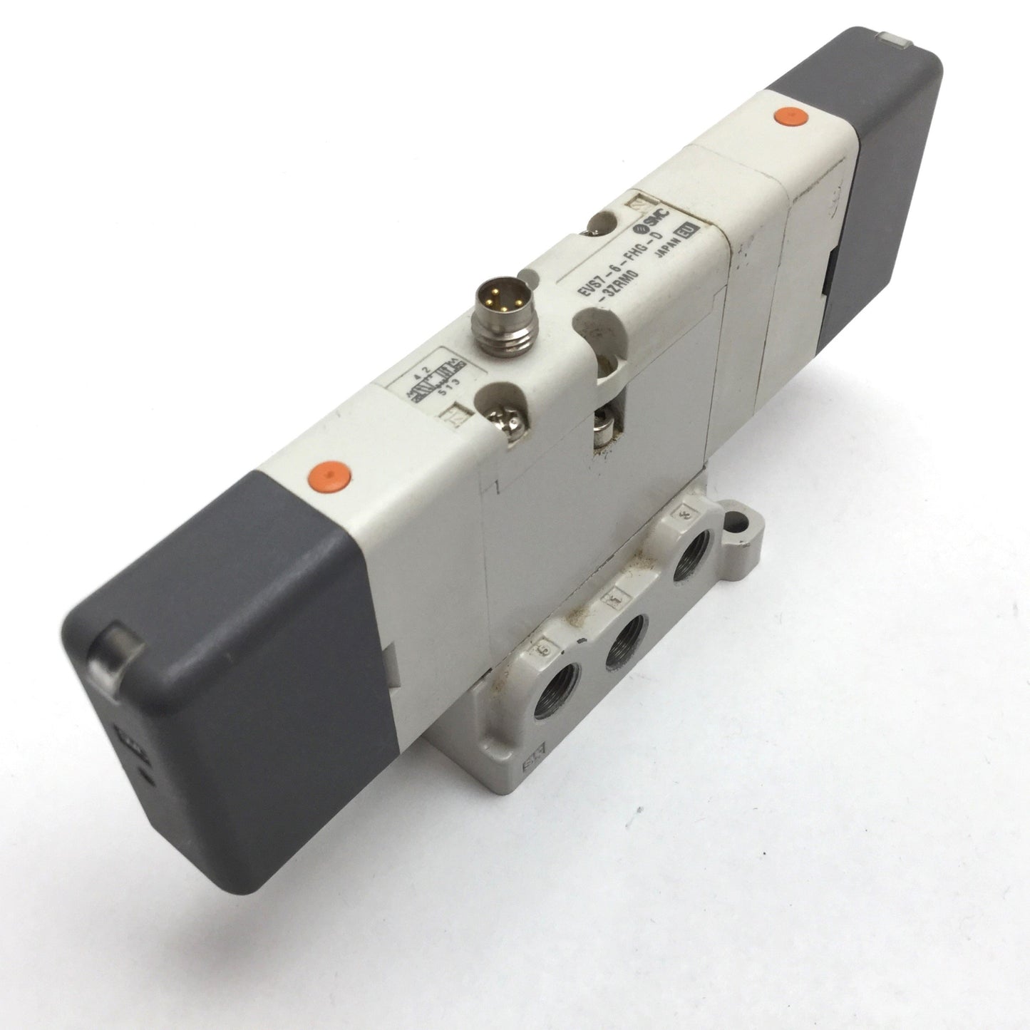 Used SMC EVS7-6-FHG-D-3ZRM0 Solenoid Valve, 3-Position 5-Port, Closed Center, 4-Pin