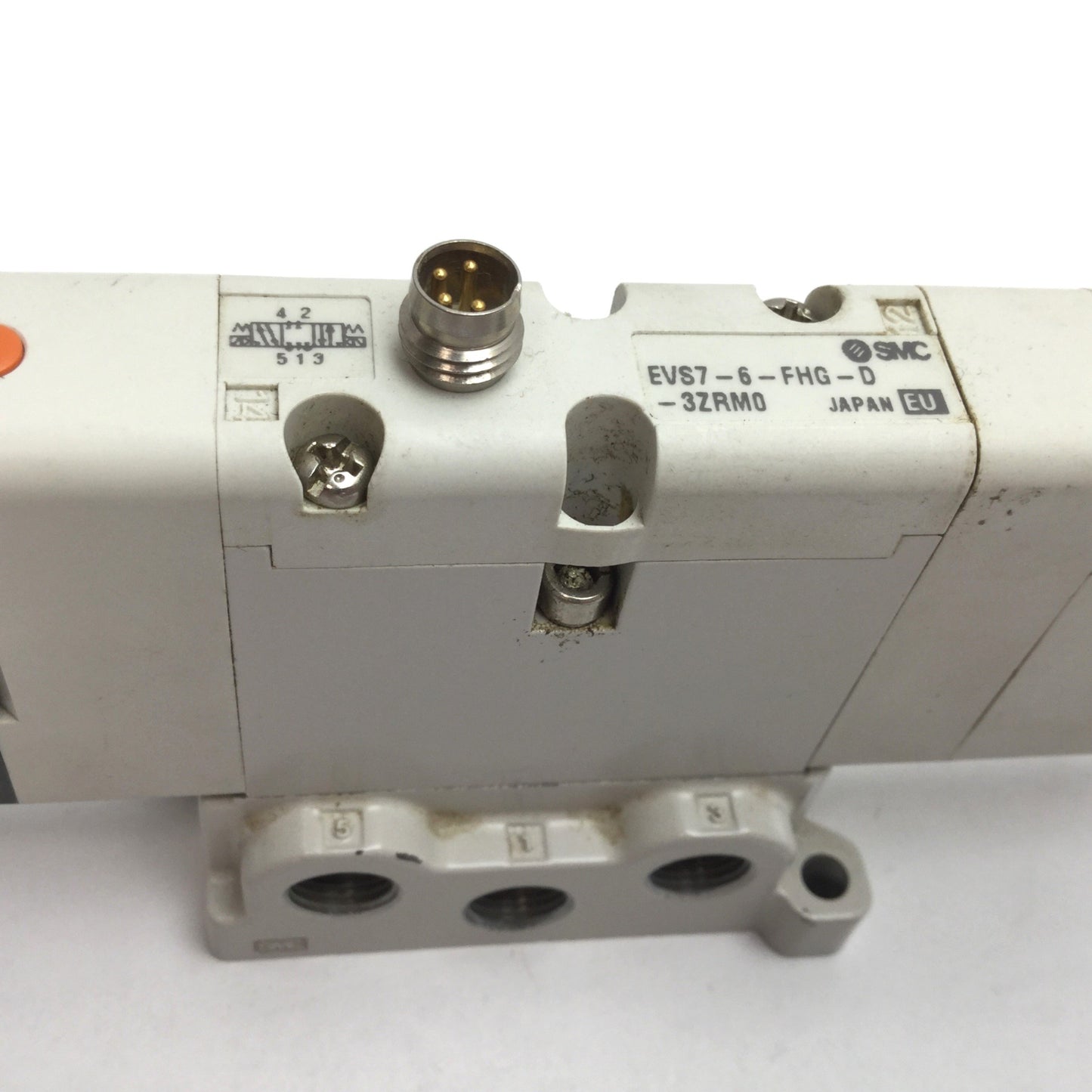 Used SMC EVS7-6-FHG-D-3ZRM0 Solenoid Valve, 3-Position 5-Port, Closed Center, 4-Pin