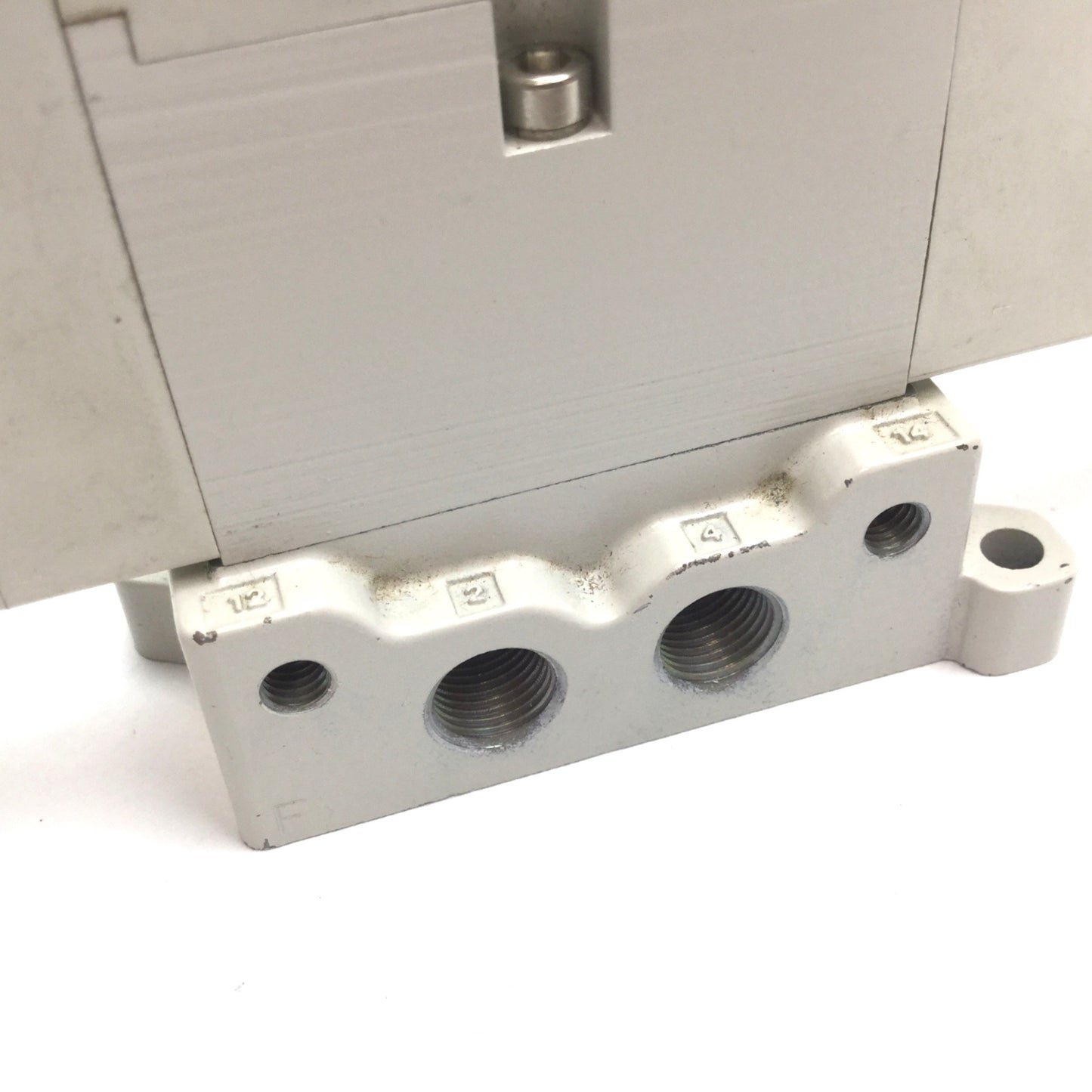 Used SMC EVS7-6-FHG-D-3ZRM0 Solenoid Valve, 3-Position 5-Port, Closed Center, 4-Pin