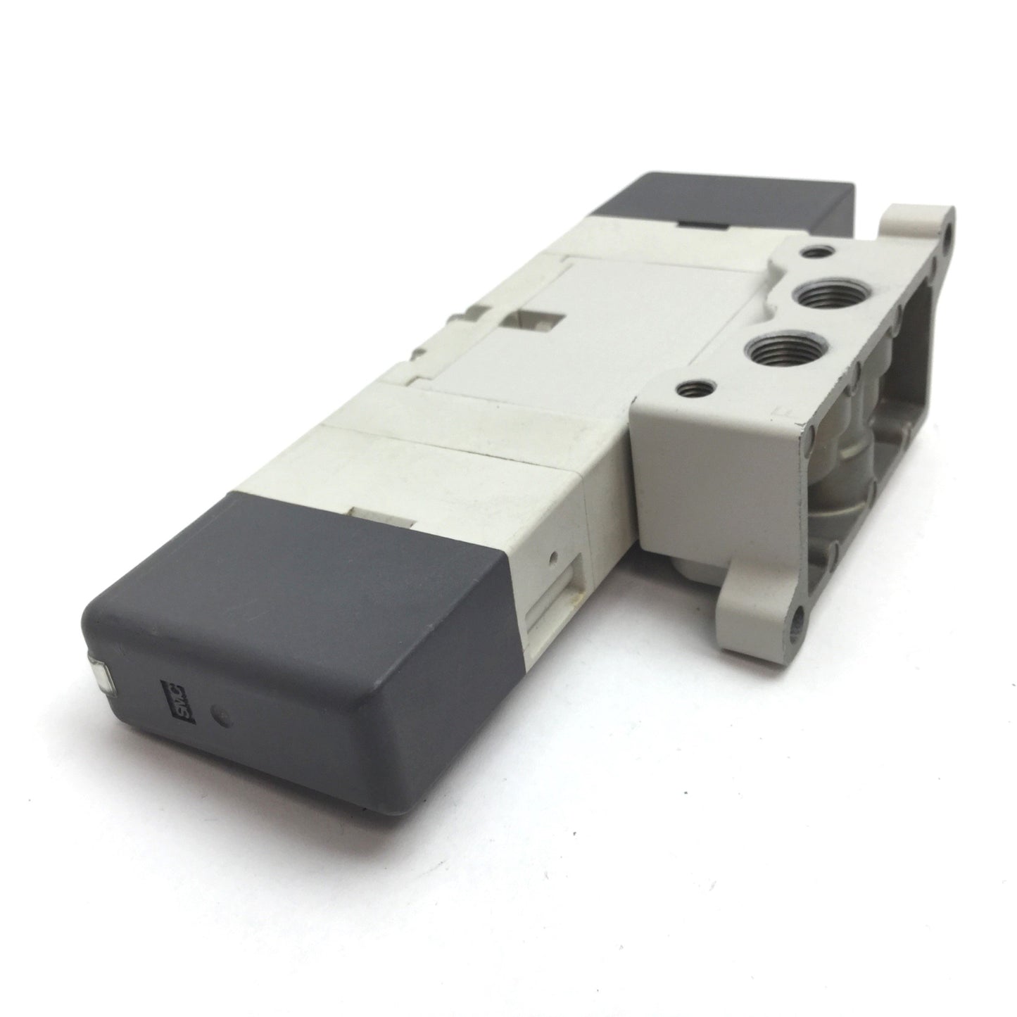 Used SMC EVS7-6-FHG-D-3ZRM0 Solenoid Valve, 3-Position 5-Port, Closed Center, 4-Pin