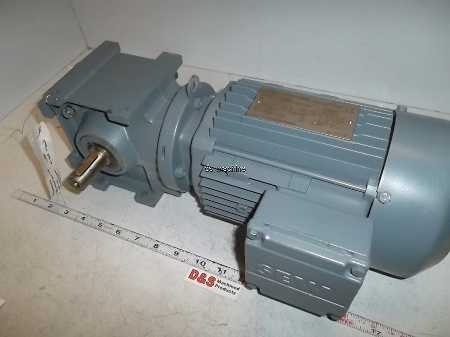 New Sew S37 DT80N2 Gearmotor 6.80:1 Ratio, 240V, 1.1KW, 2700RPM, 20mm-OD