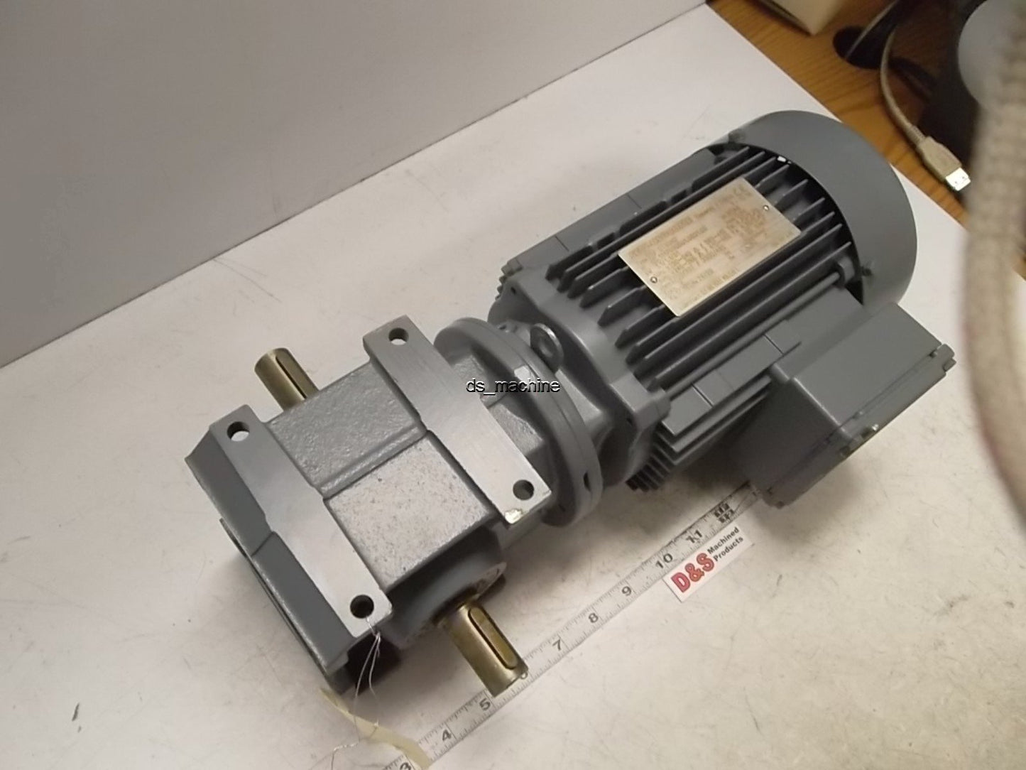 New Sew S37 DT80N2 Gearmotor 6.80:1 Ratio, 240V, 1.1KW, 2700RPM, 20mm-OD