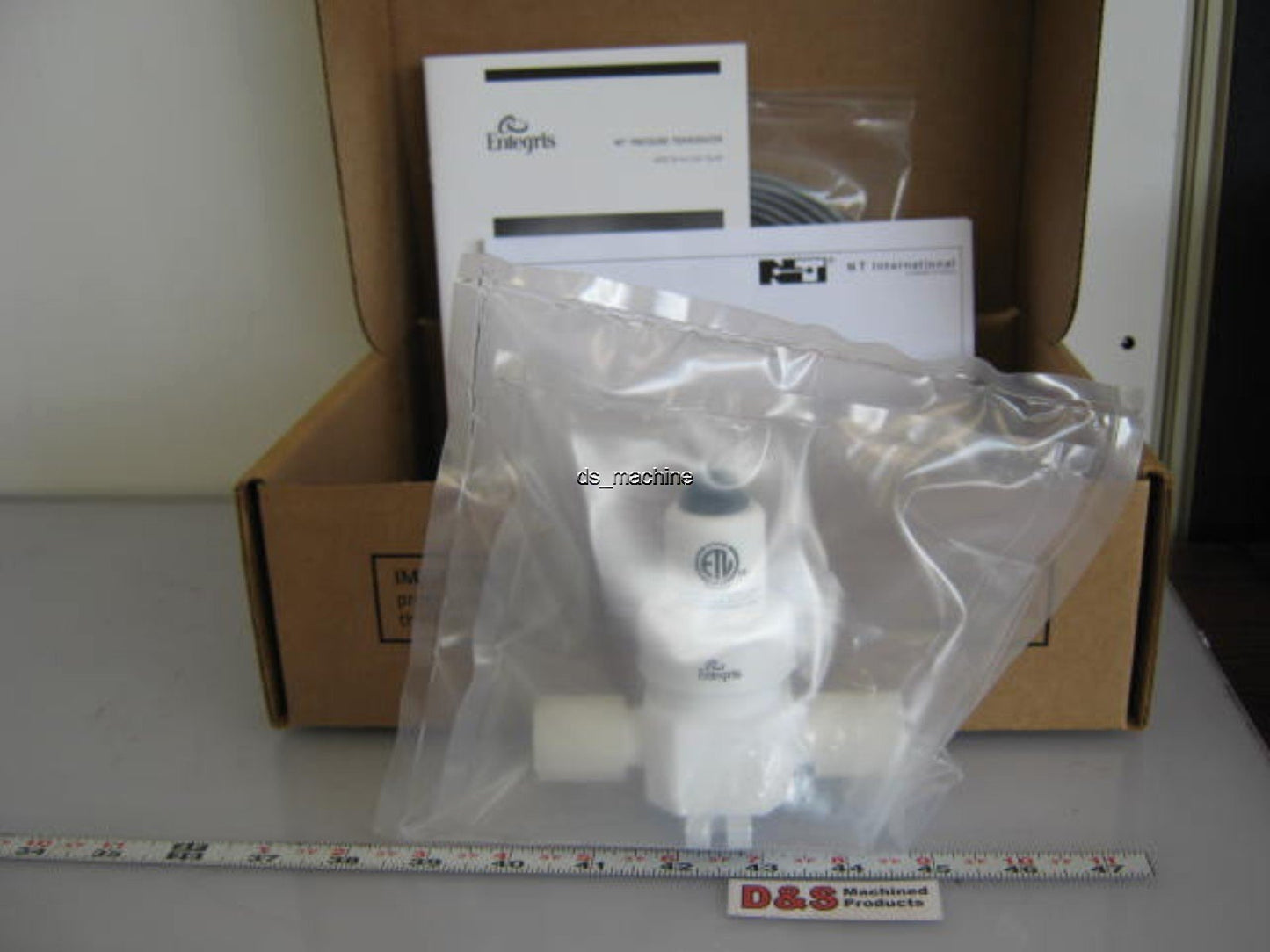 New Entegris 4210-030G NT Pressure Transducer Flow-Thru