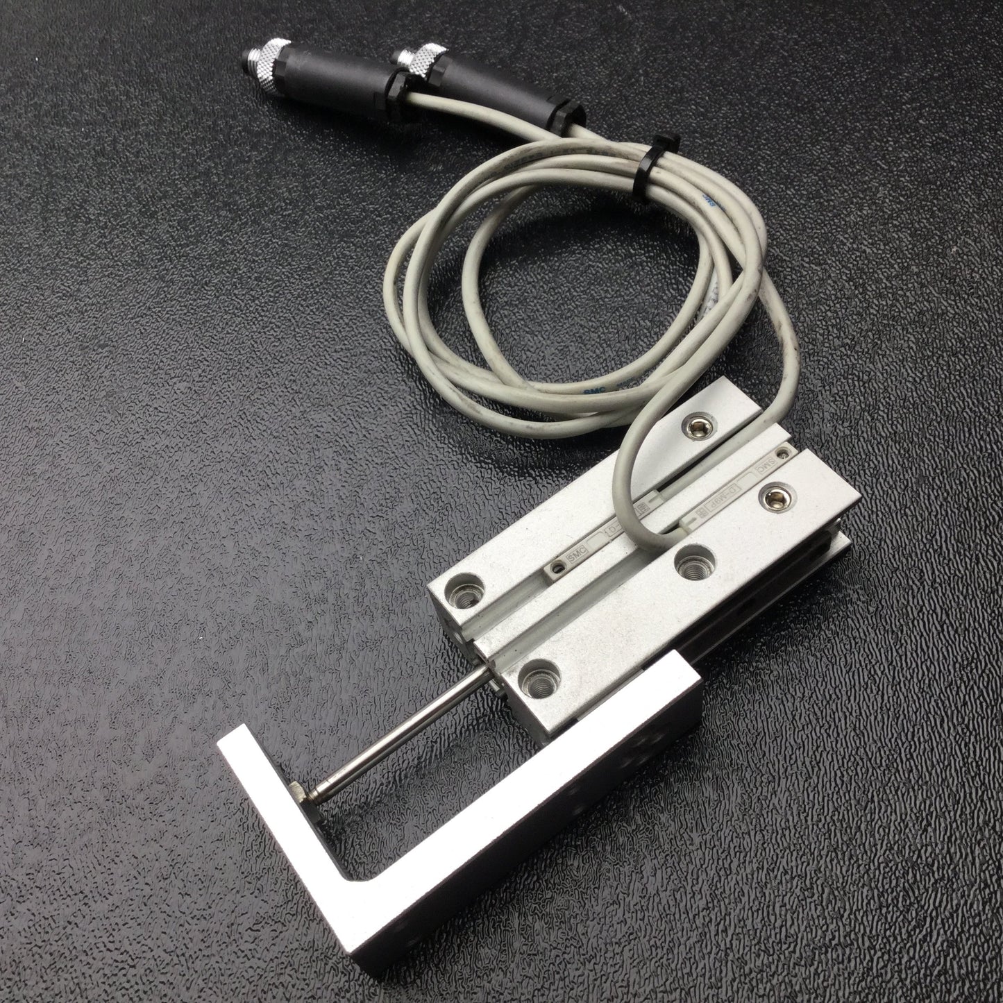 Used SMC MXH6-30 Pneumatic Slide Table, Ports: M5x0.8 10-32, Stroke: 30mm, Bore: 6mm