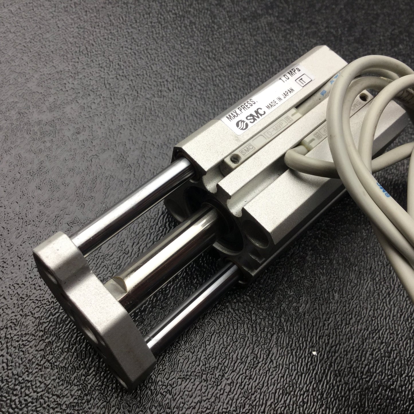 Used SMC CDQMB16-25 Compact Guide Rod Cylinder, Bore: 16mm, Stroke: 25mm, 1.0MPa