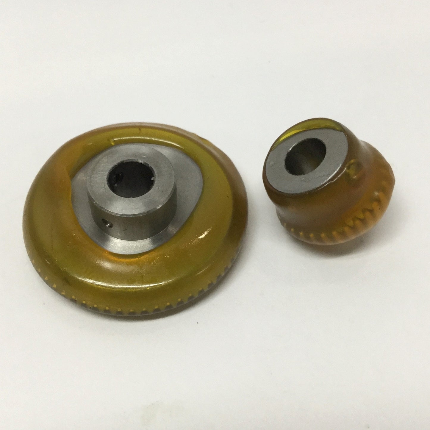 New PIC Design N3-2-S Miter Pinion & Bevel Gear Pair 48 Pitch, 1:2 Ratio, 1/4" Bore