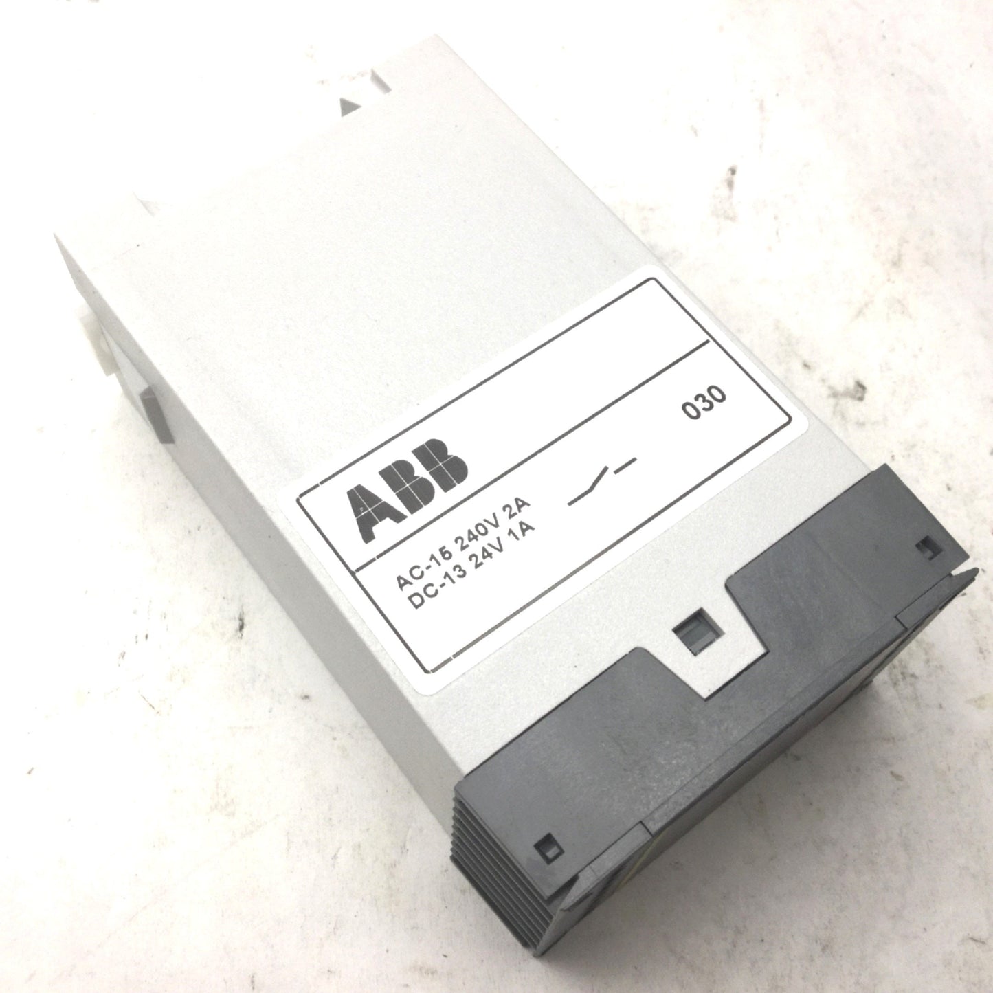 Used ABB 2TLA010015R0000 Safety Expansion Relay, 24VDC, Time Delay: 0S, 4NO/1NC