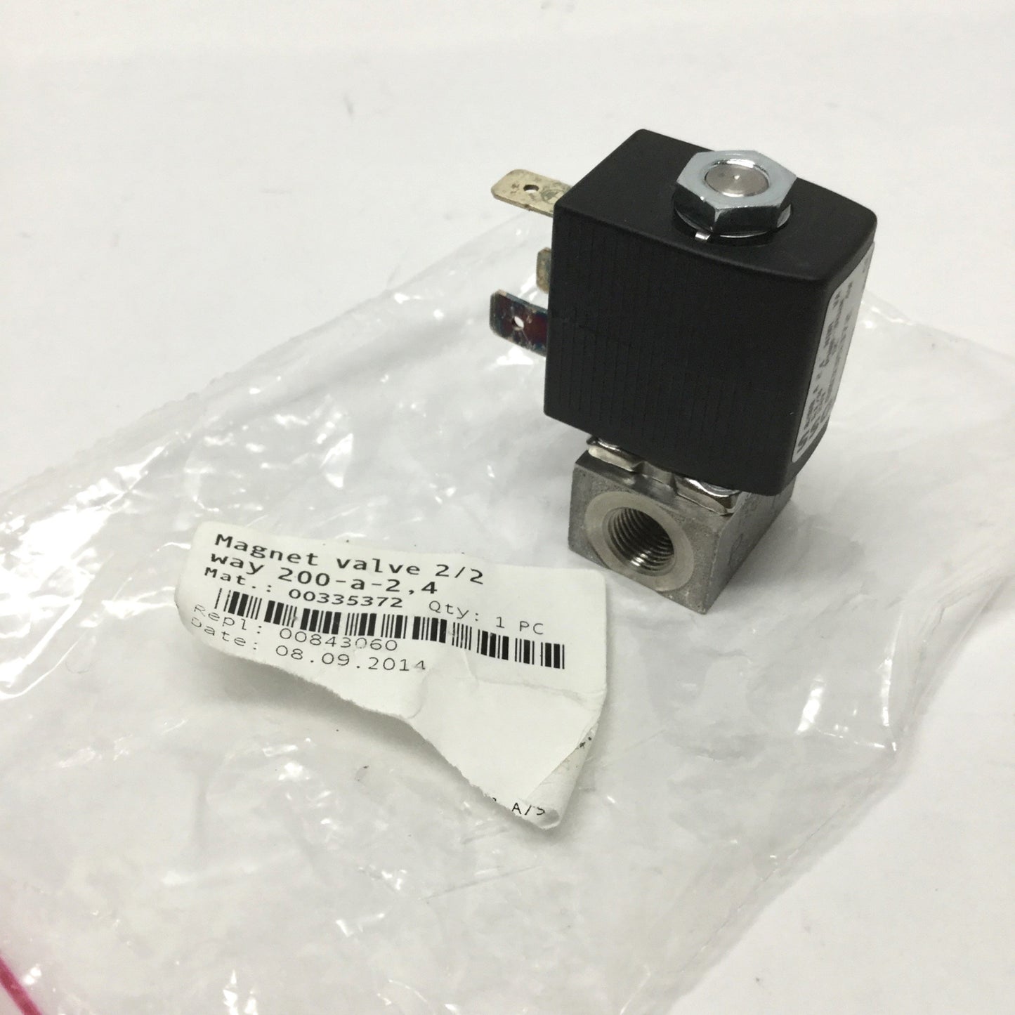 New – Open box Burkert 0200 003353272 2-Way Solenoid Plunger Valve, NBR VA, 24VDC Coil, 0-44psi