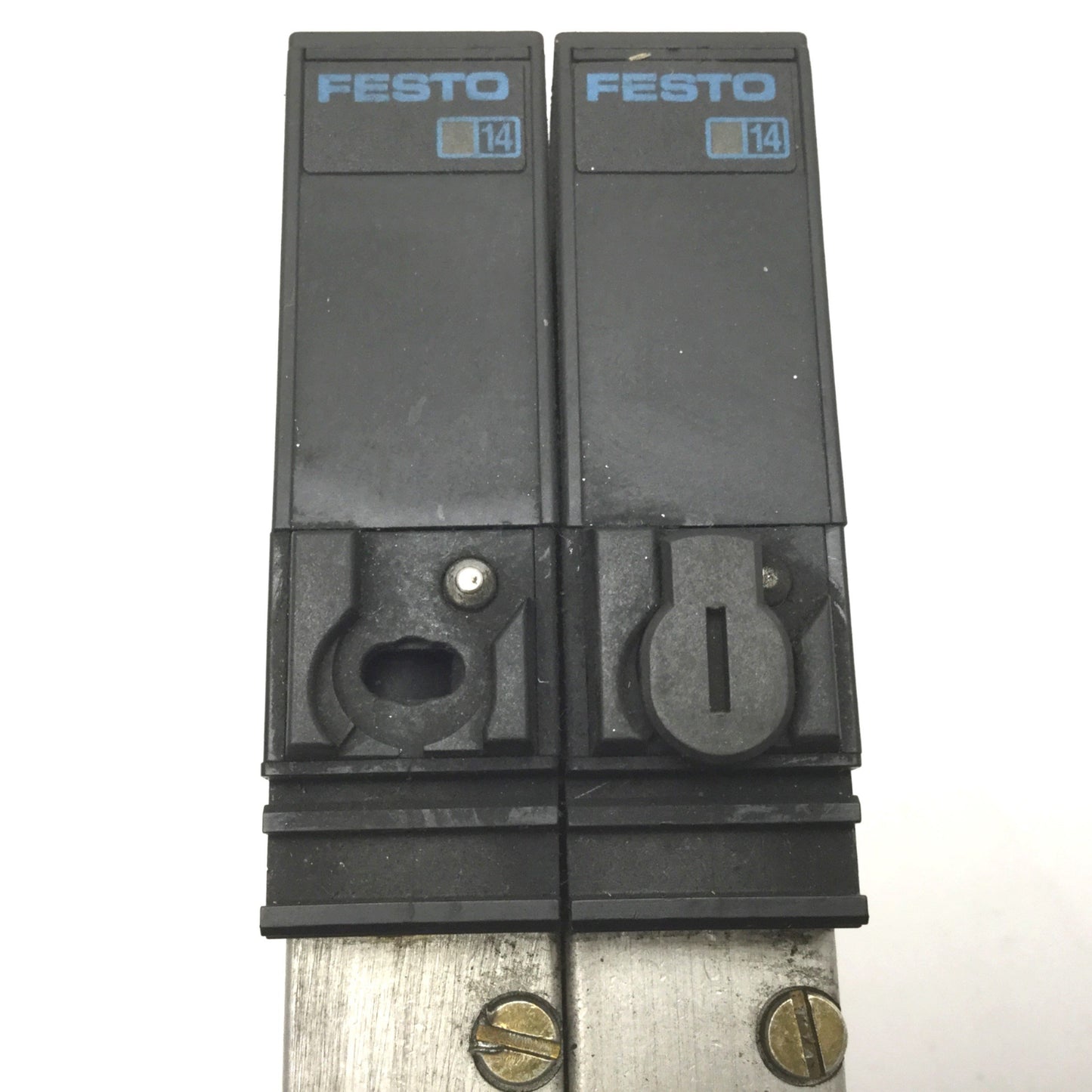 Used 2x Festo MT2H-5/2-4,0-L-S-VI Solenoid Valves On Festo VIGM-03-4,0 Manifold Block