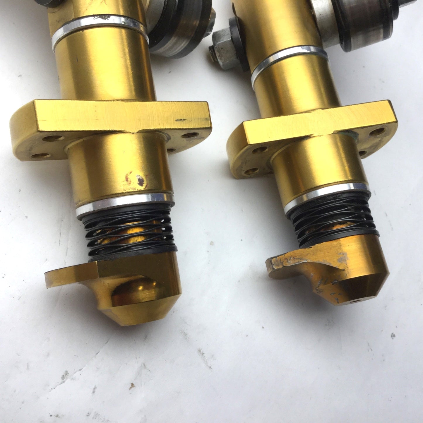 Used Set of 2 Hold Down Roller Clamp Pivot Actuator, 1-3/8" Roller, 1-1/8" to 1-3/16"