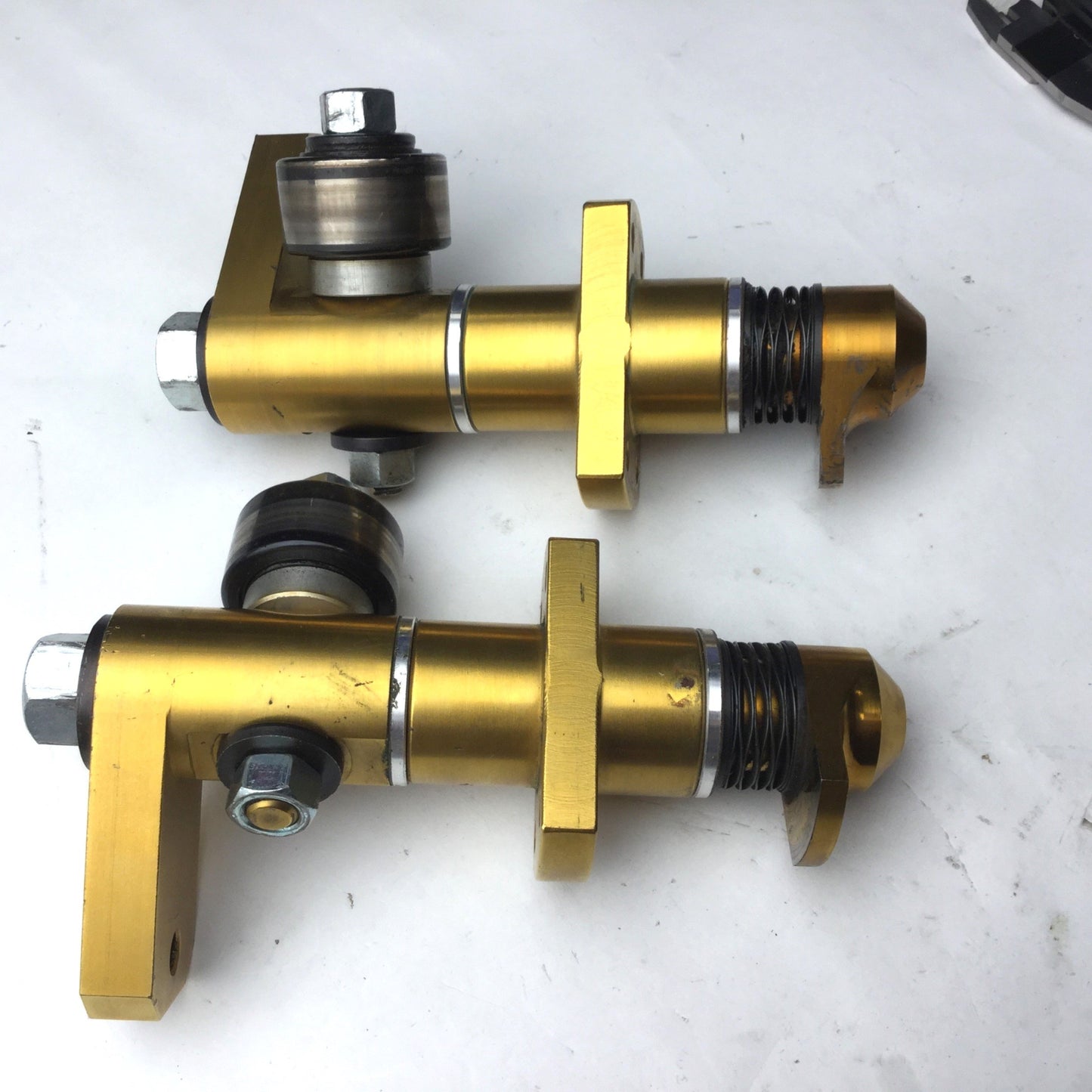 Used Set of 2 Hold Down Roller Clamp Pivot Actuator, 1-3/8" Roller, 1-1/8" to 1-3/16"
