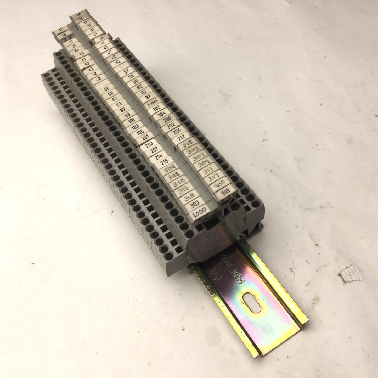 Used Lot of 34 Wago 280 Clamp Terminal Blocks, 300V, 20A, 26-14AWG, 2,5mm²