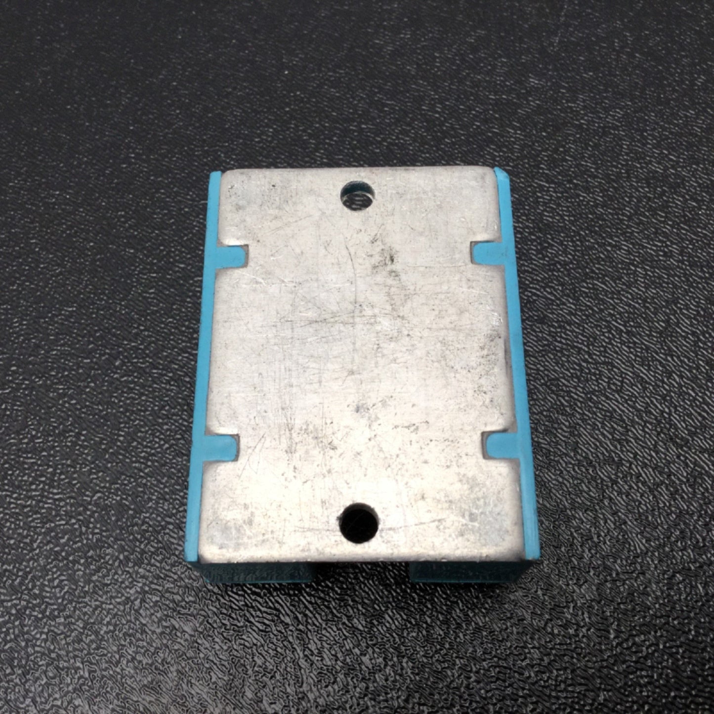Used Lot Of 4 Idec RSSA-10A Solid State Relays Output: 24-330VAC Control: 90-280VAC