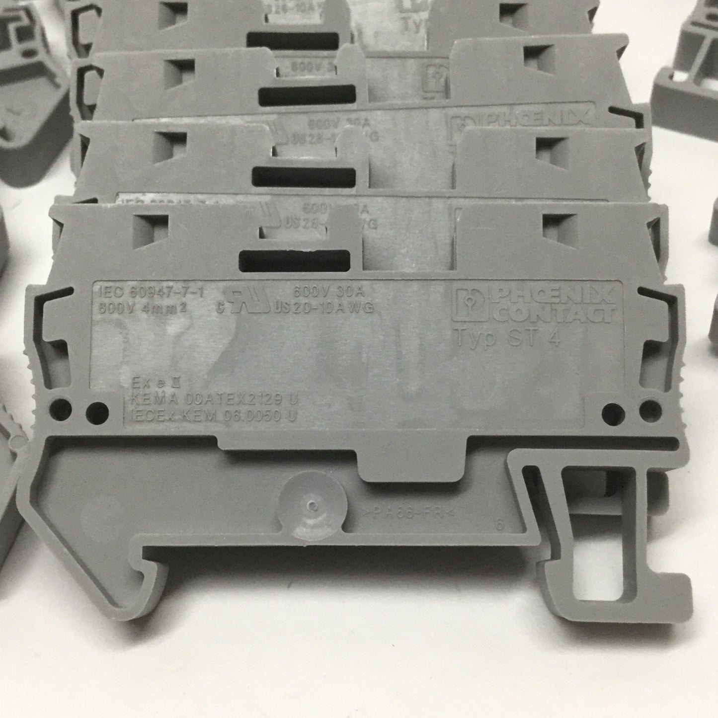 New – Open box Lot of 25 Phoenix Contact ST 4 Feed-Thru Spring Cage Terminal Blocks, 28-10 AWG