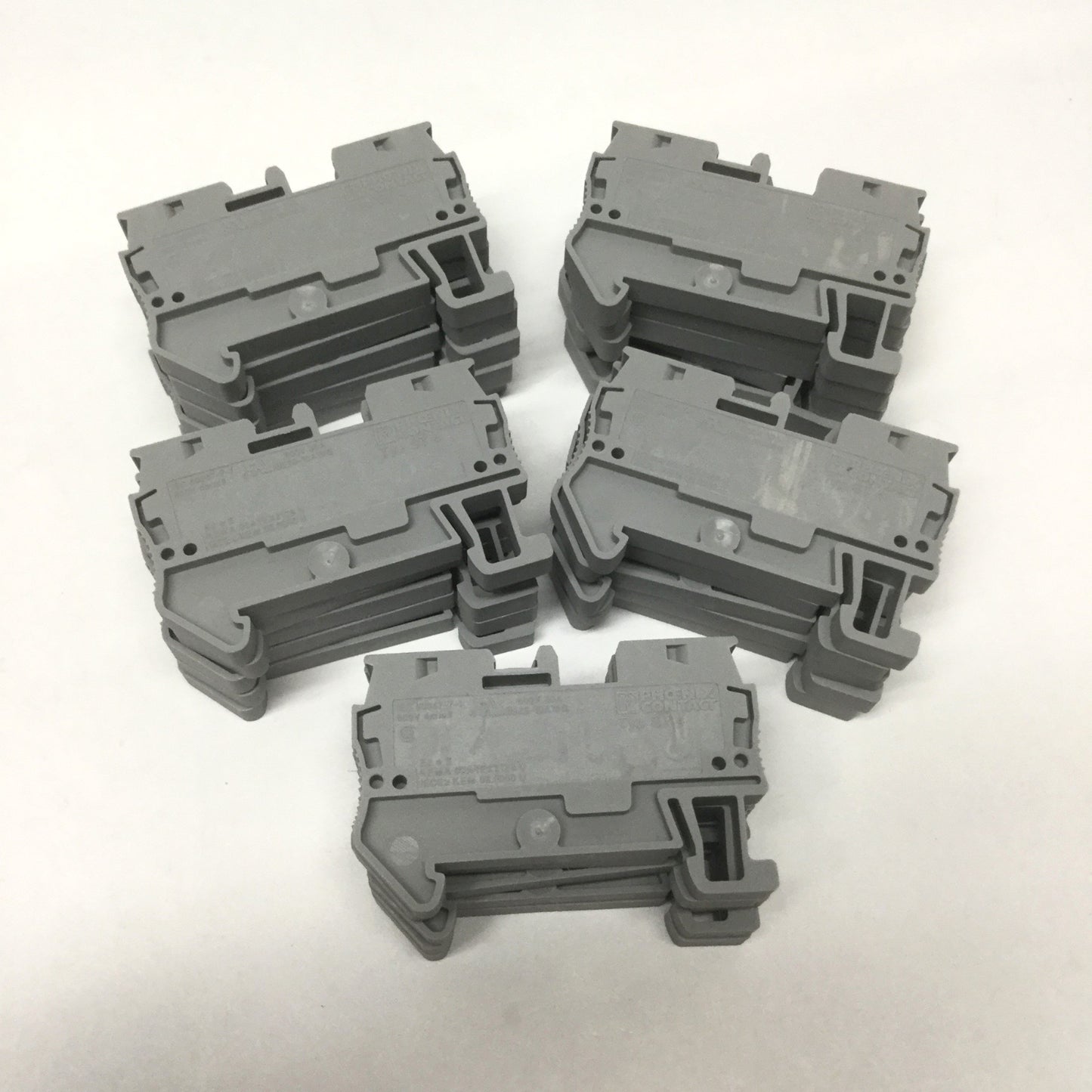 New – Open box Lot of 25 Phoenix Contact ST 4 Feed-Thru Spring Cage Terminal Blocks, 28-10 AWG