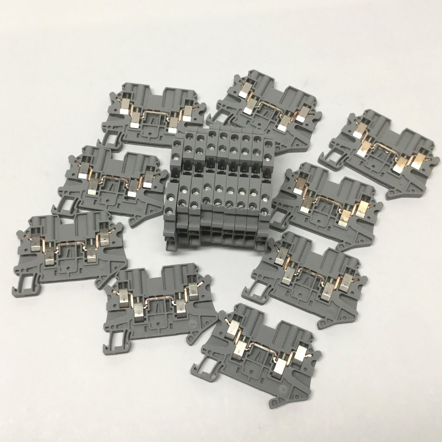 New – Open box Lot of 18 Phoenix Contact UT 4-QUATTRO Feed-Through Terminal Blocks, 26-10 AWG