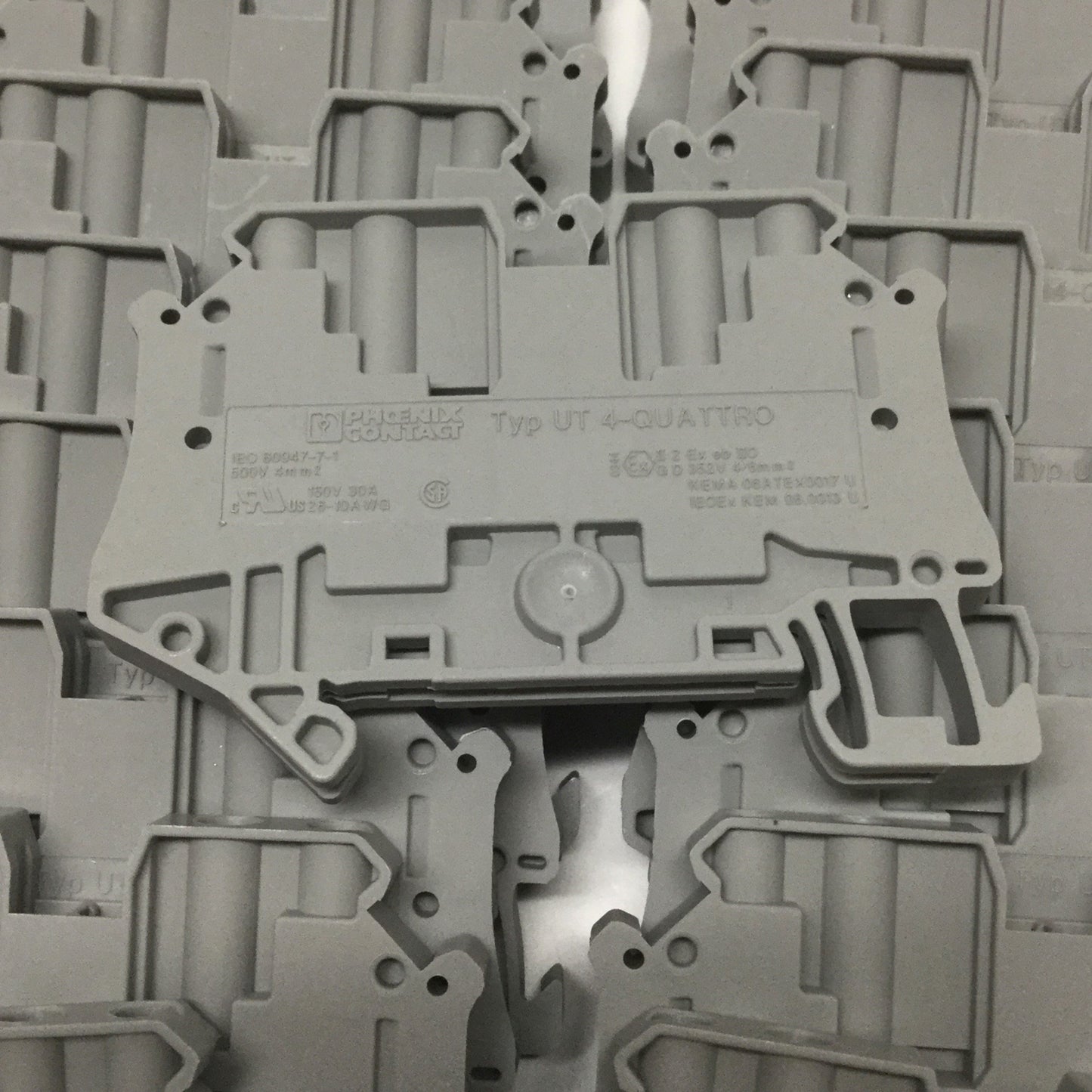New – Open box Lot of 18 Phoenix Contact UT 4-QUATTRO Feed-Through Terminal Blocks, 26-10 AWG