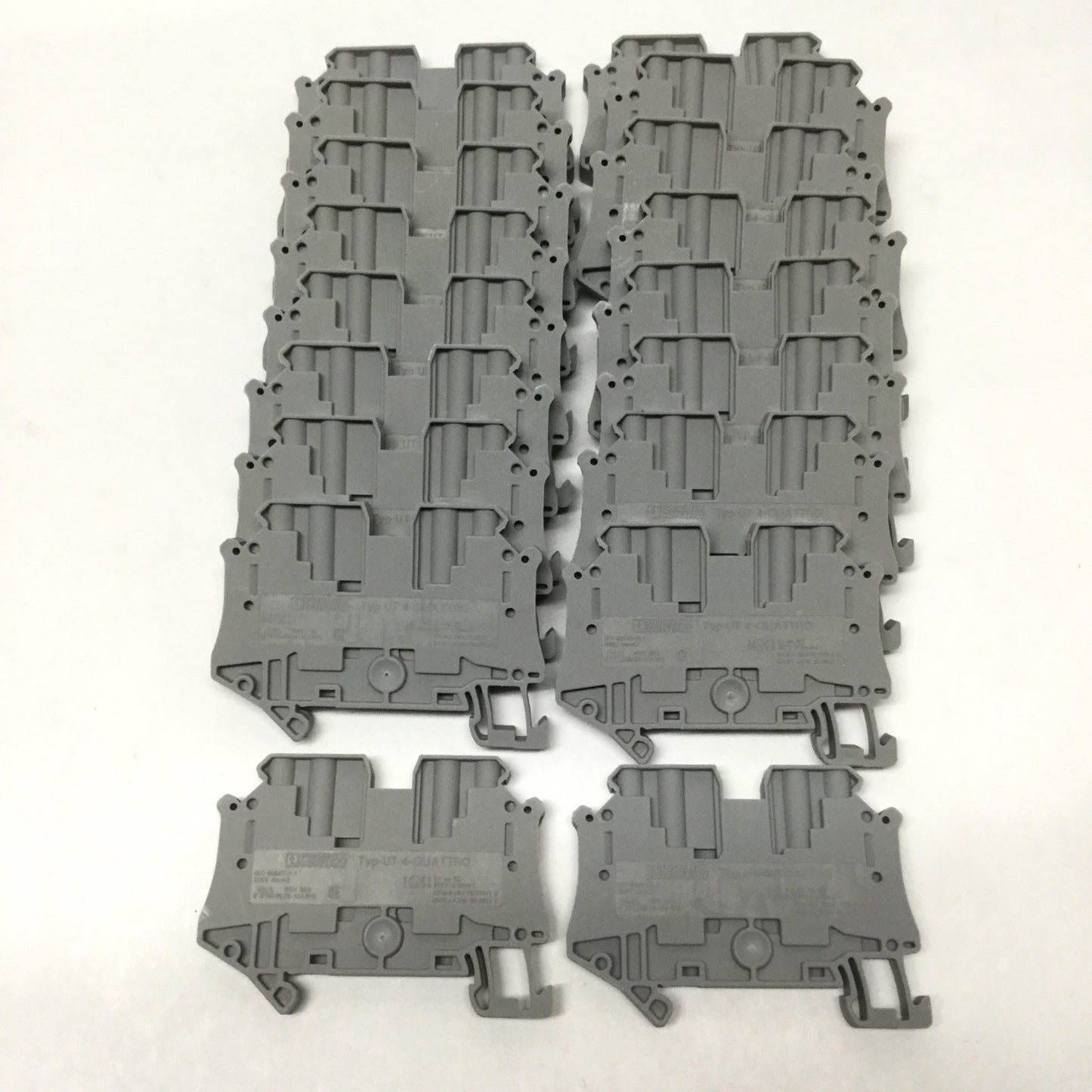 New – Open box Lot of 18 Phoenix Contact UT 4-QUATTRO Feed-Through Terminal Blocks, 26-10 AWG