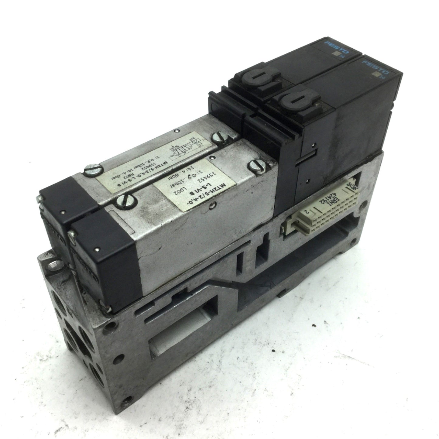 Used 2x Festo MT2H-5/2-4.0-L-S-VI Solenoid Valves, On VIGM-03-4.0 Manifold Block