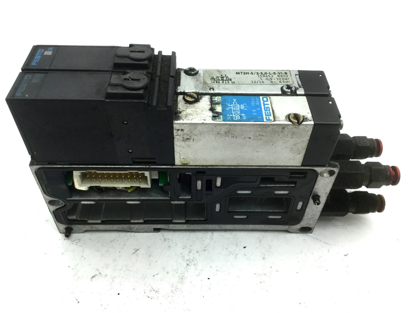 Used 2x Festo MT2H-5/2-4.0-L-S-VI Solenoid Valves On VIGM-03-4.0 Manifold Block