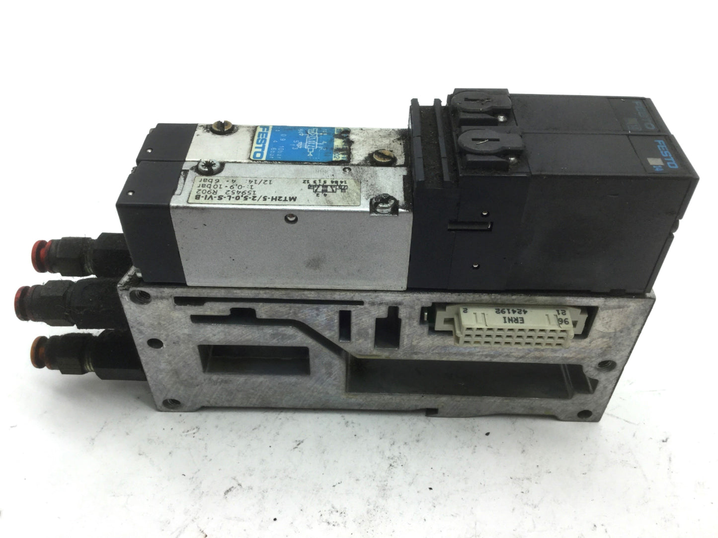 Used 2x Festo MT2H-5/2-4.0-L-S-VI Solenoid Valves On VIGM-03-4.0 Manifold Block
