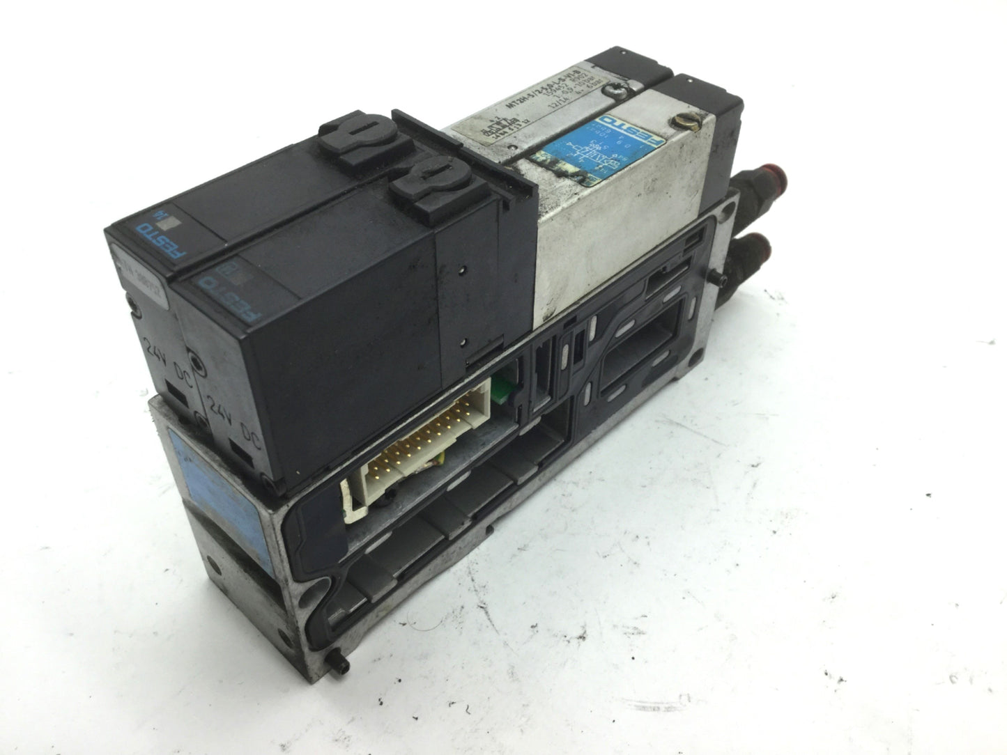 Used 2x Festo MT2H-5/2-4.0-L-S-VI Solenoid Valves On VIGM-03-4.0 Manifold Block