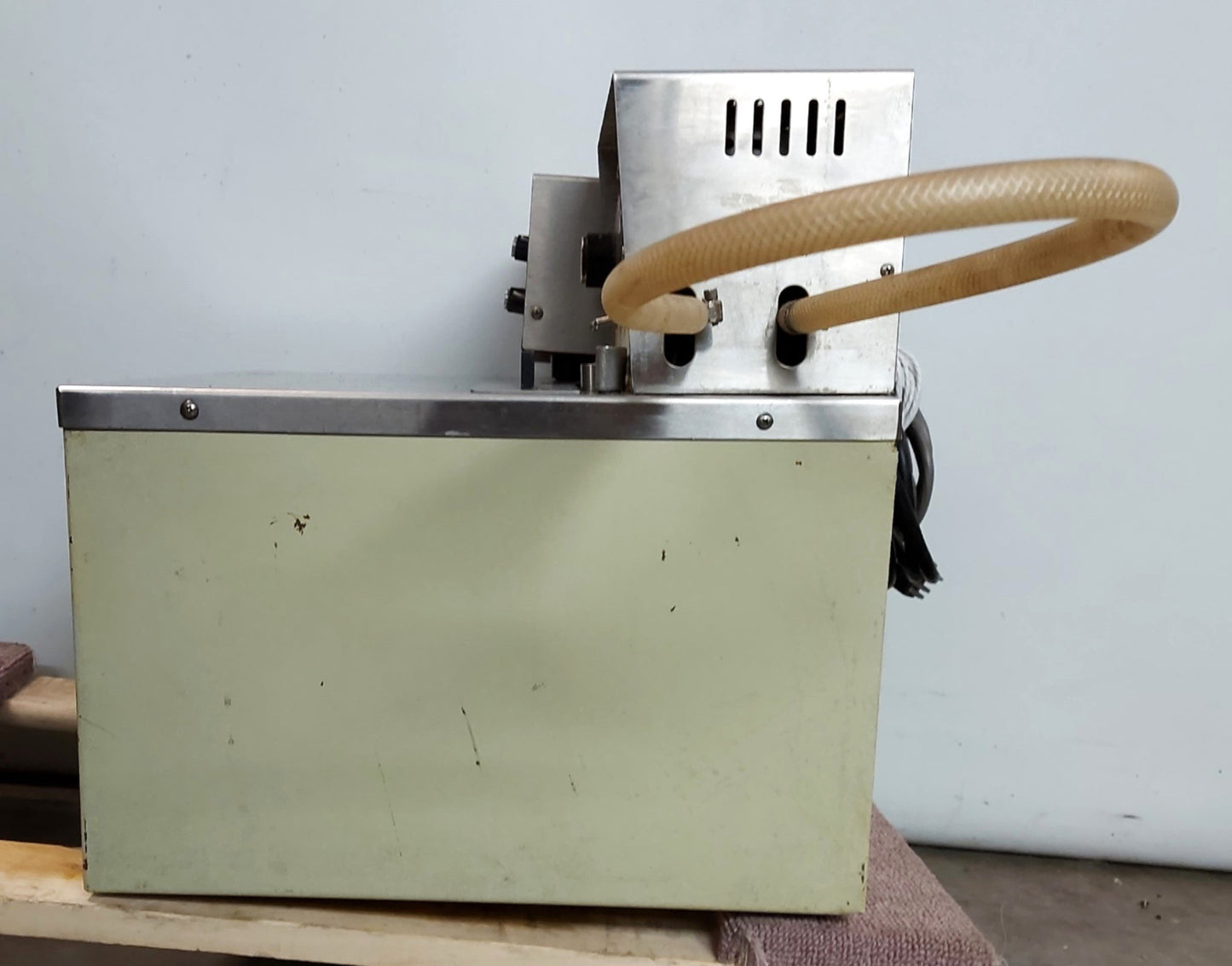 Used Neslab 600183 Alfa RTC-A Recirculating Bath -30-100℃ 115VAC w/Digital Controller