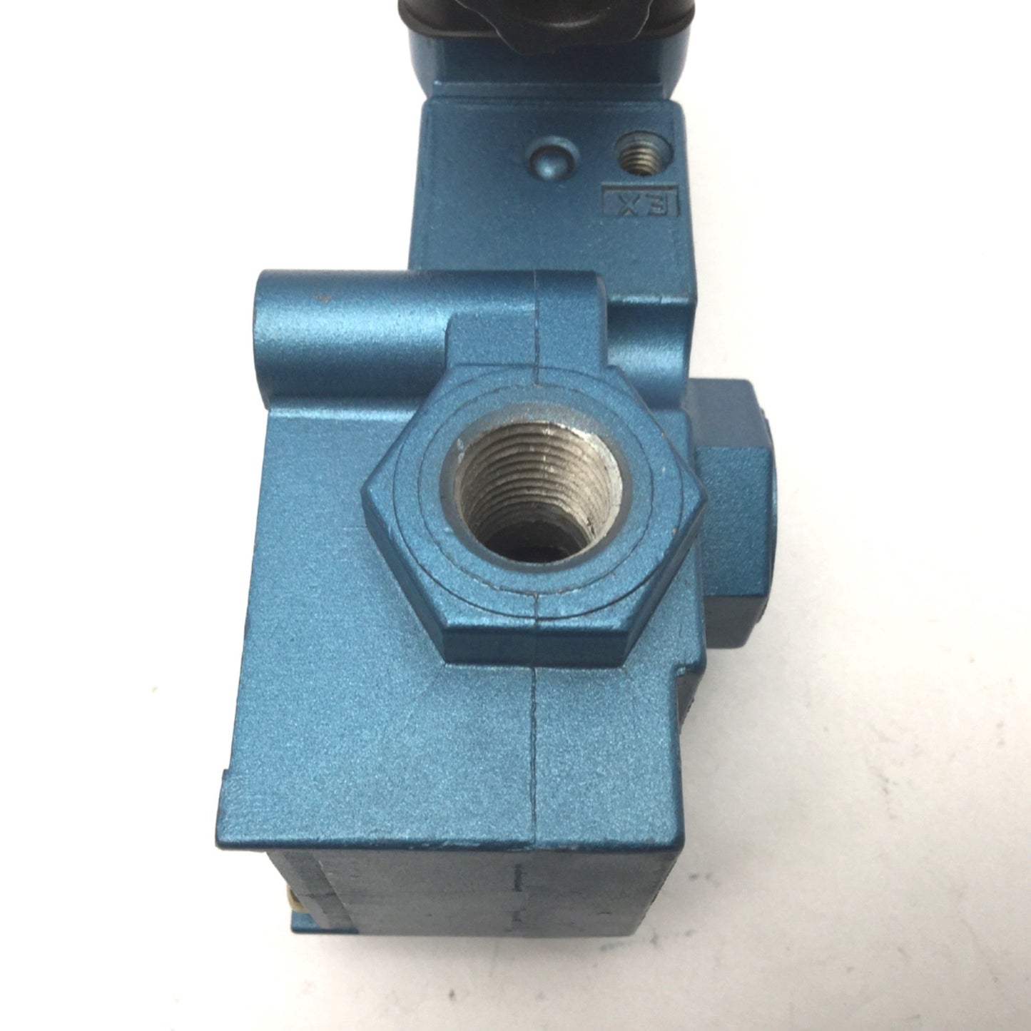 Used MAC 55B-11-PE-502JC Solenoid Valve Vacuum-150psi, Coil: 24VDC 6W, 1/4"NPTF, N.C.