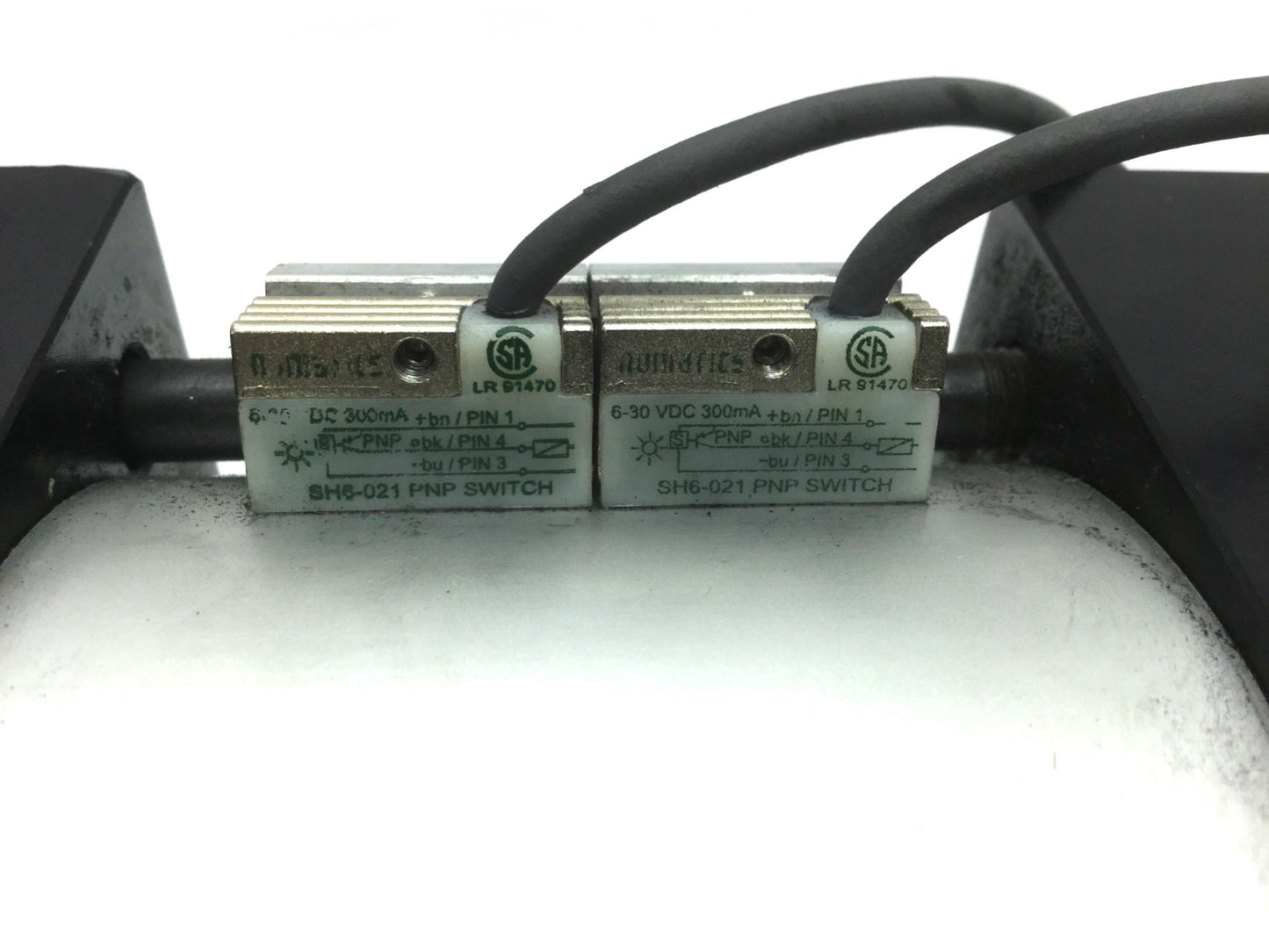 Used Numatics WE-708666-1 Double Ended Cylinder Bore: 4" Stroke: 1.5" Rod: 1" SH6-021