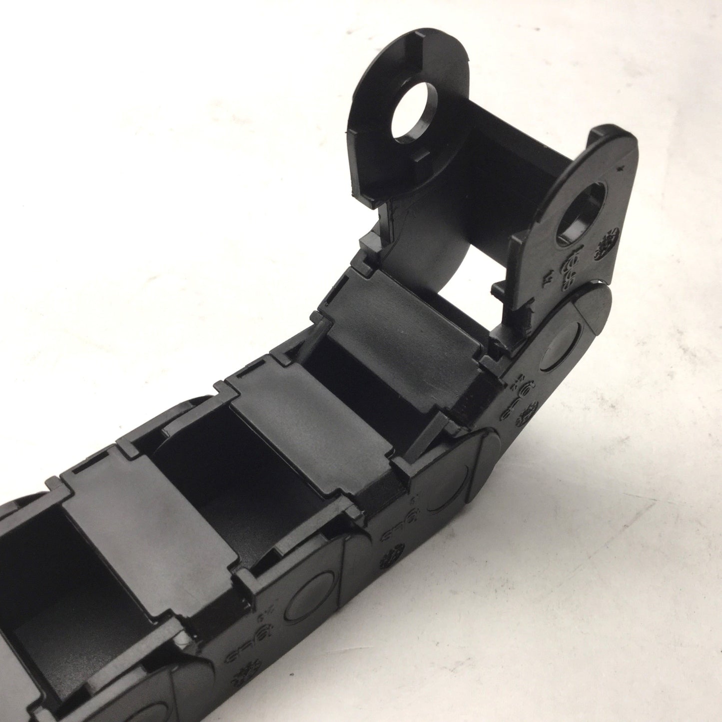Used Igus 14.2.028 Cable Carrier/Energy Chain (W) 1-3/8" x (H) 1" x (L) 24", 20 Links