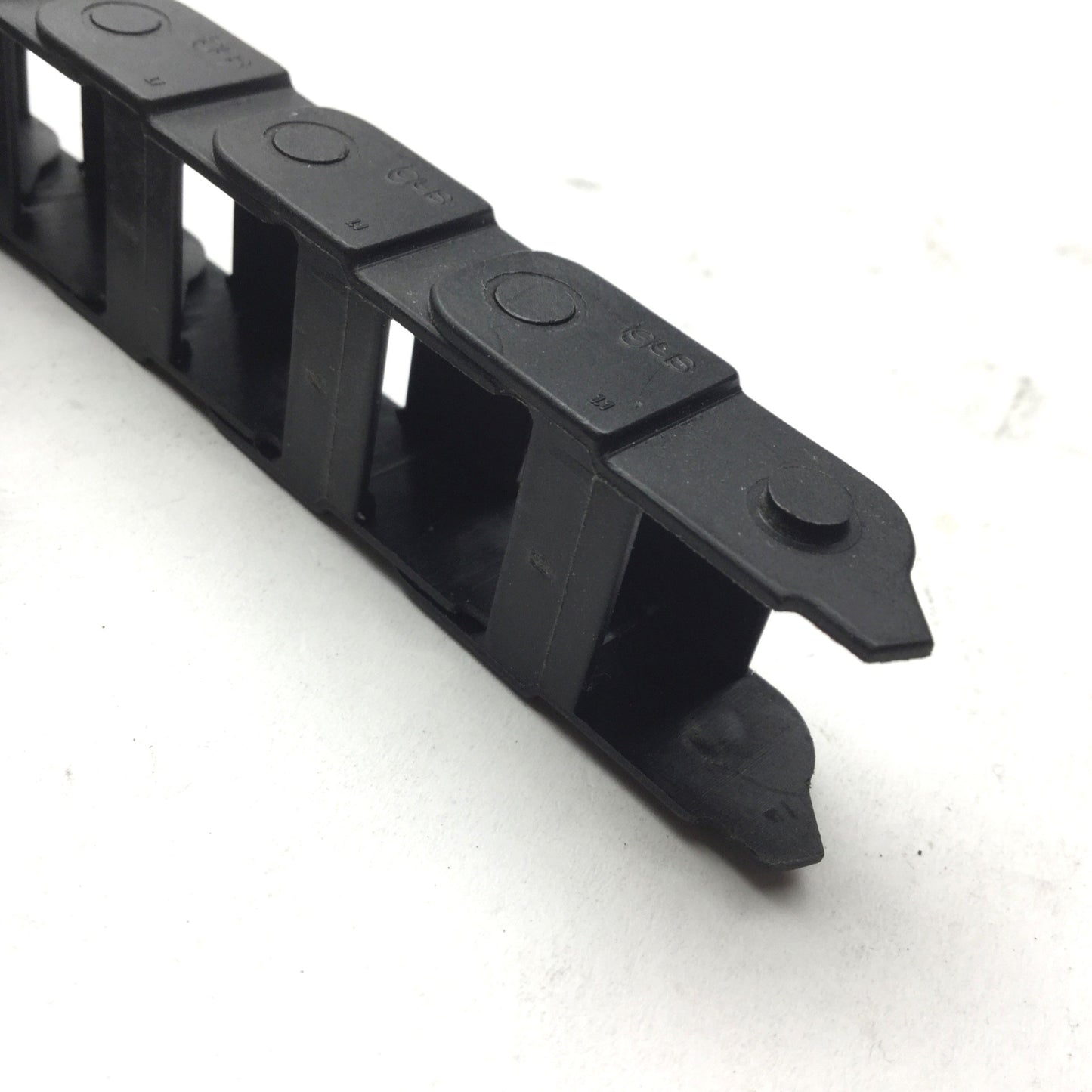 Used Igus R28 Energy Chain, 50 Links Long, 3/4" Wide, 1/2" Height, 40" Length