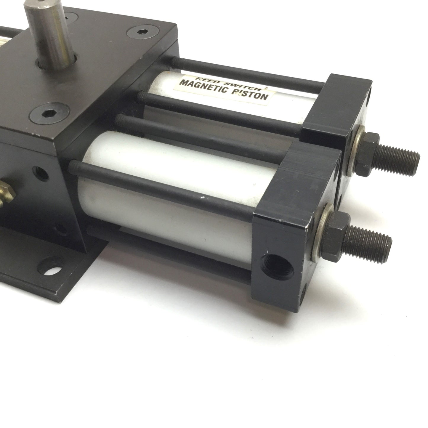 New – Open box Norgren C&C 253CA-3BA-AA490 Rotary Actuator, Bore: 1-1/8", Stroke: 90°, 1/8" NPT