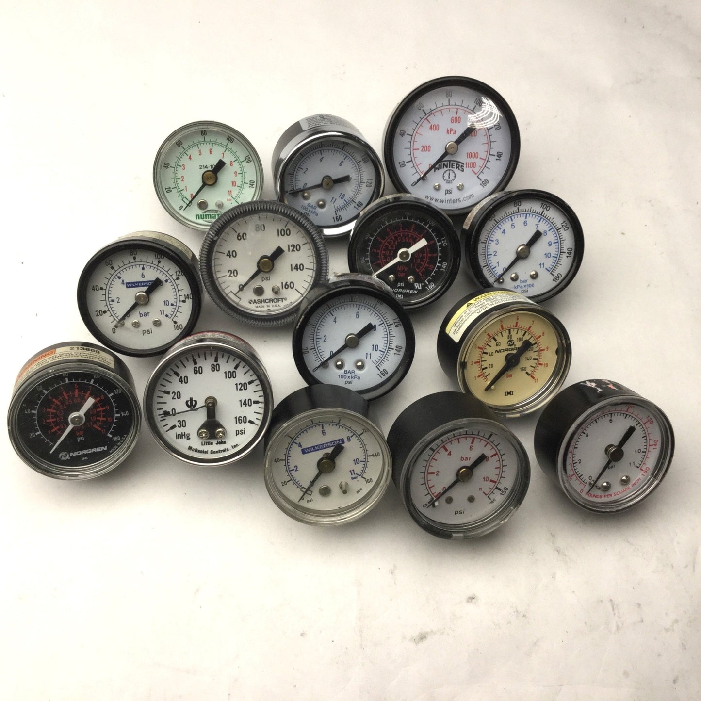 Used Lot of 14 Miscellaneous Pressure Gauges, 1/8" NPT, Range: 0-160 PSI