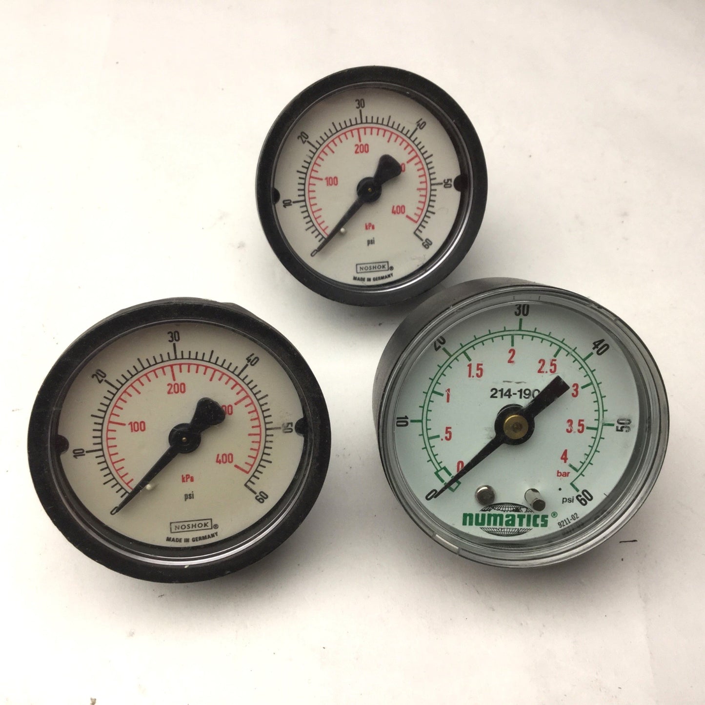 Used Lot of 12 Miscellaneous Pressure Gauges, 9x 1/8" NPT, 3x 1/4" NPT, 0-60 PSI
