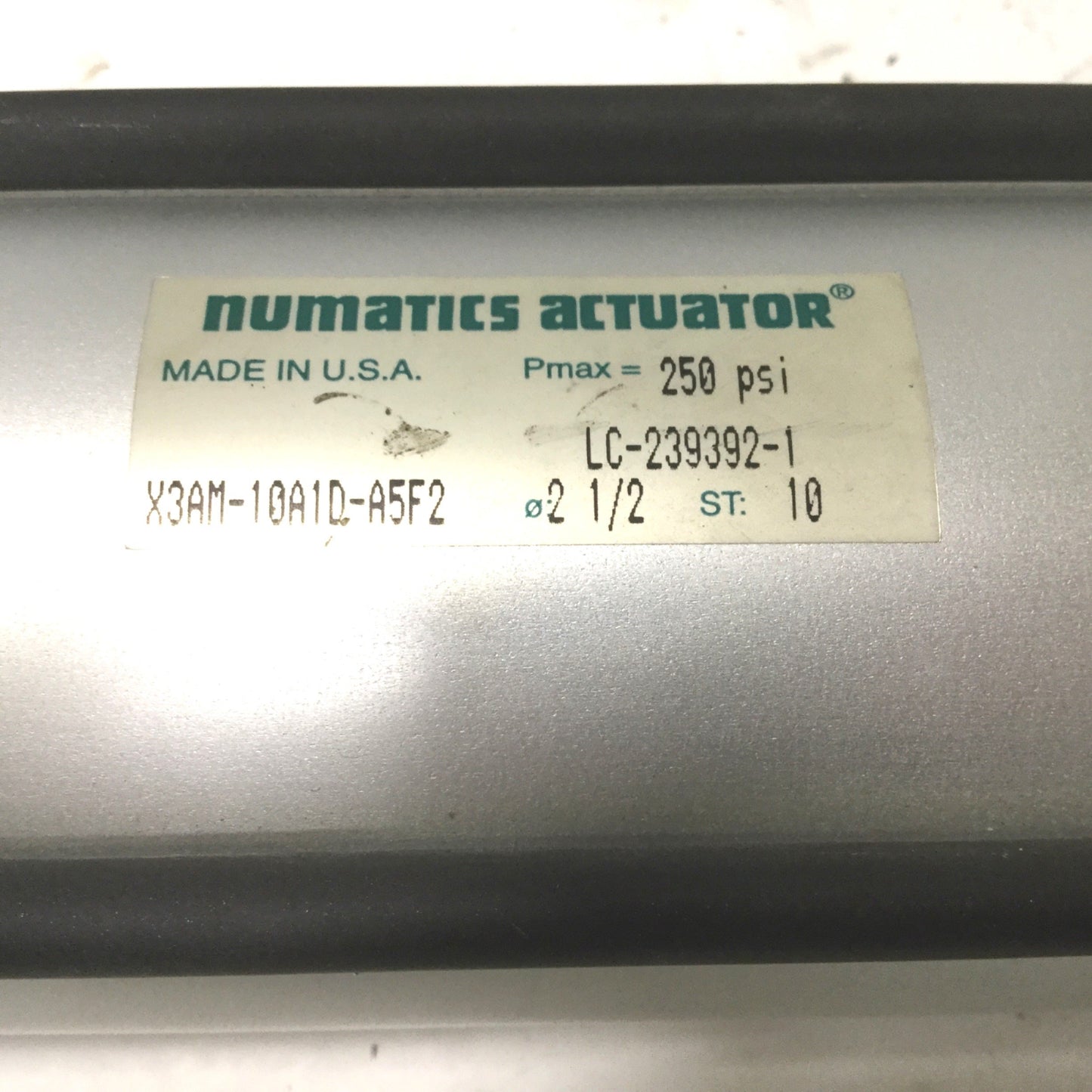 Used Numatics X3AM-10A1D-A5F2 Double Rod Cylinder, Bore: 2.5", Stroke: 10", 3/8" NPT