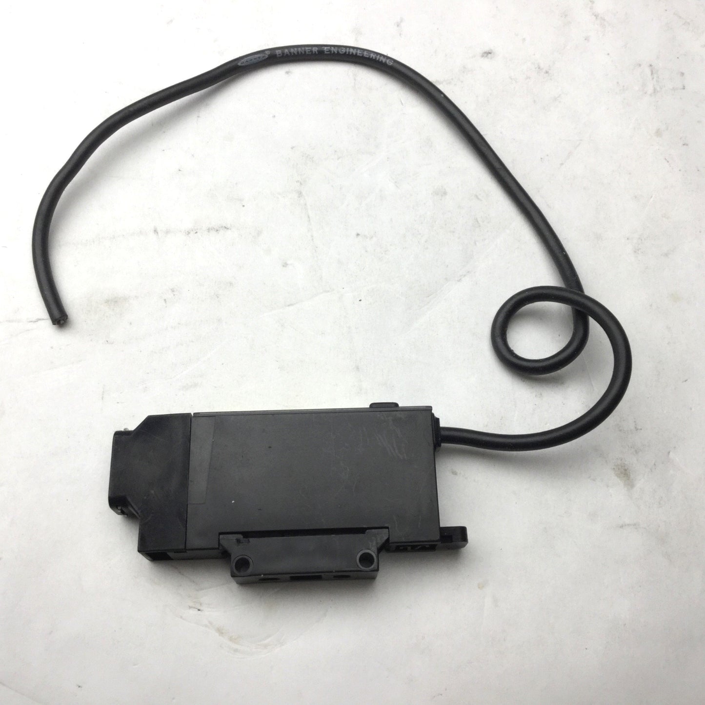 Used Banner D12EN6FV Fiber Optic Sensor, Output: NPN, Supply Voltage: 10-30VDC
