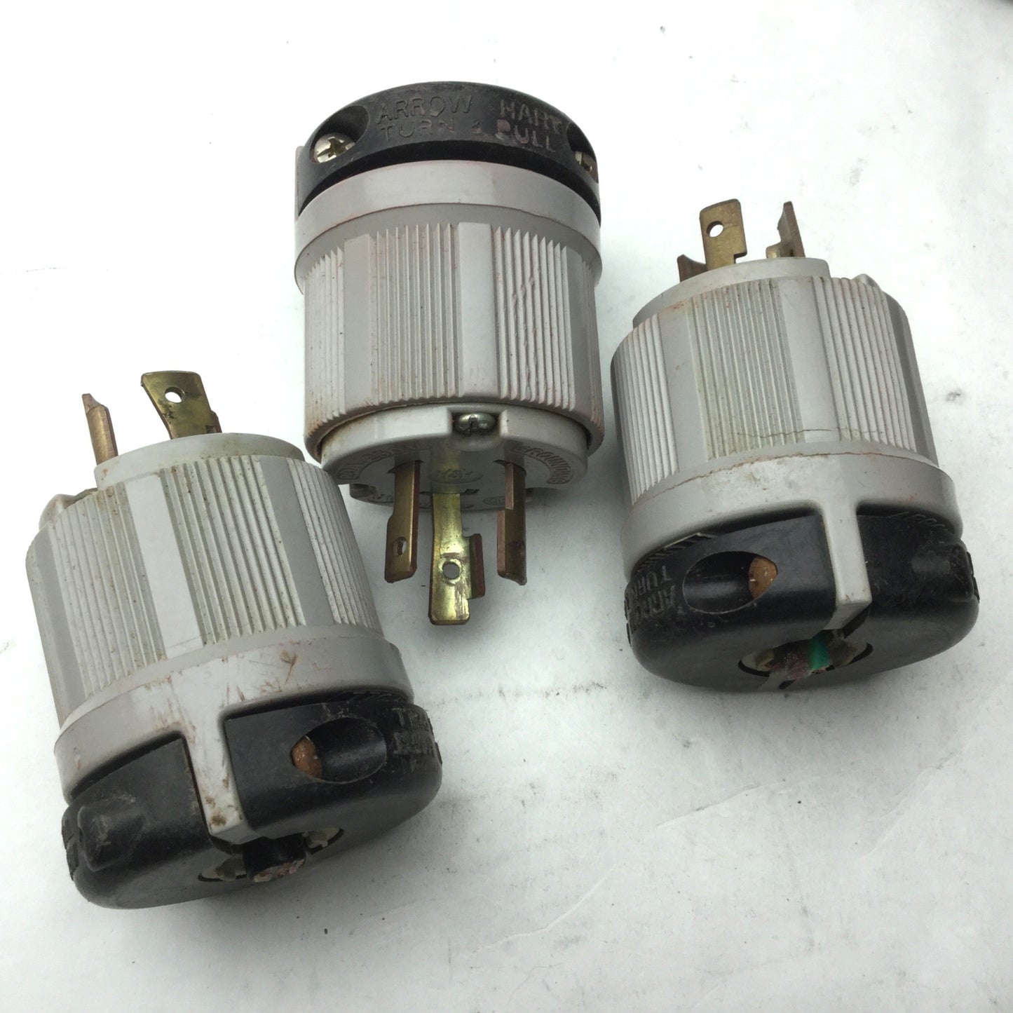Used Lot of 3 Arrow Hart 20A 250VDC Turn Pull Locking Grounding Male Electrical Plug