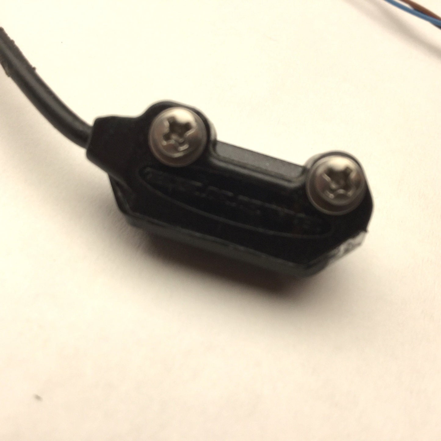 Used Banner VS1AN5CV10 Photoelectric Sensor, IP54, Range: 10mm, Voltage: 10-30VDC