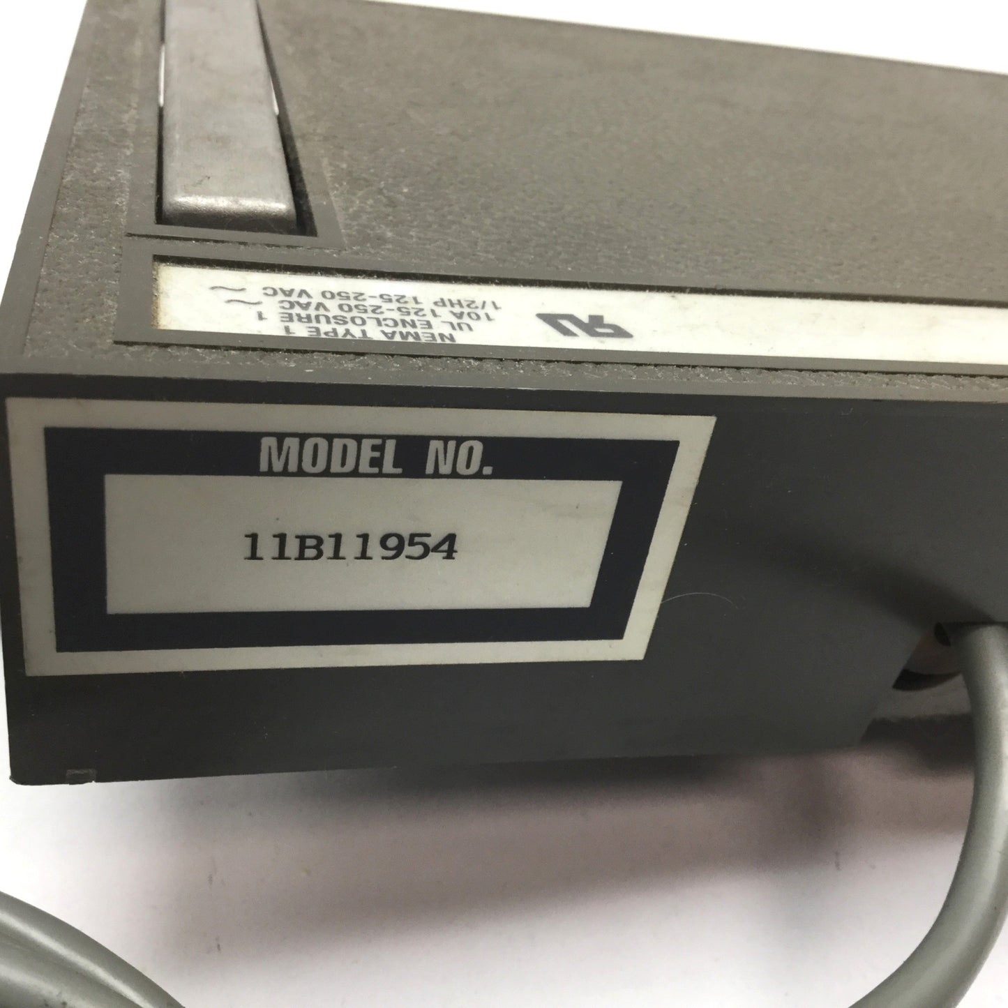 Used Linemaster 68-S2 Footswitch, Momentary, 2-Pedal, SPDT, 125-250VAC 10A 1/2HP